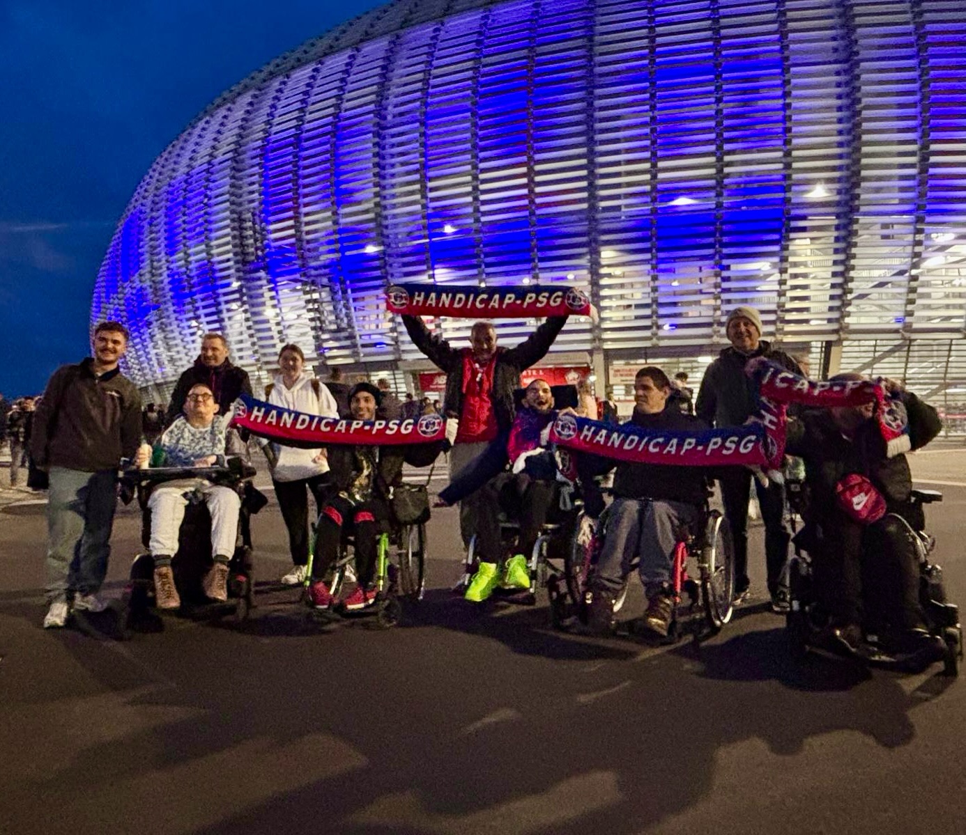 Déplacement à Lille pour une partie de nos adhérents !
#ligue1 #psg #lille #handicappsg