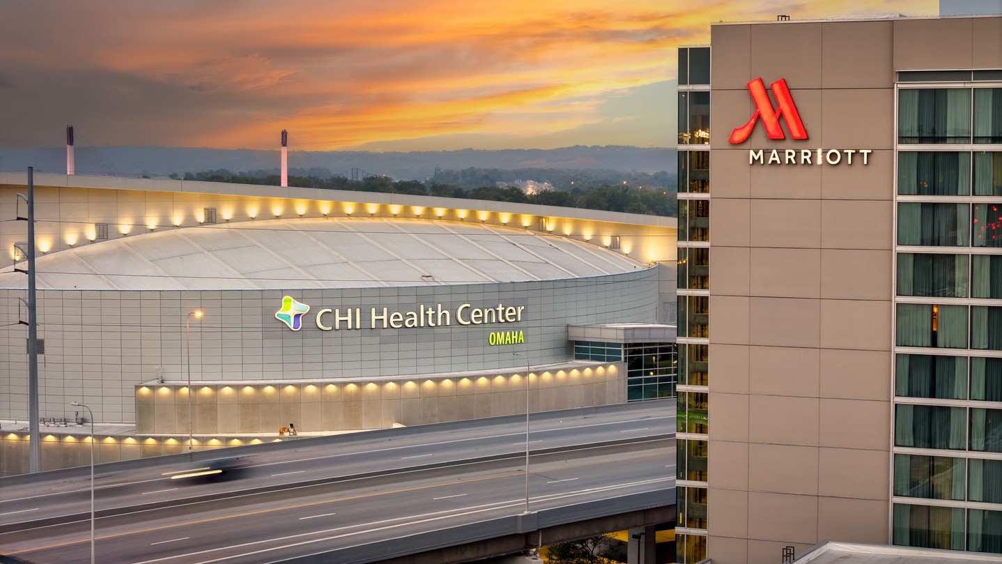 Tate McRae is performing across the street at the CHI Health Center tonight, and we’re just ‘greedy’ for you to stop by The Capitol District for food and drinks before the show! 🎤✨