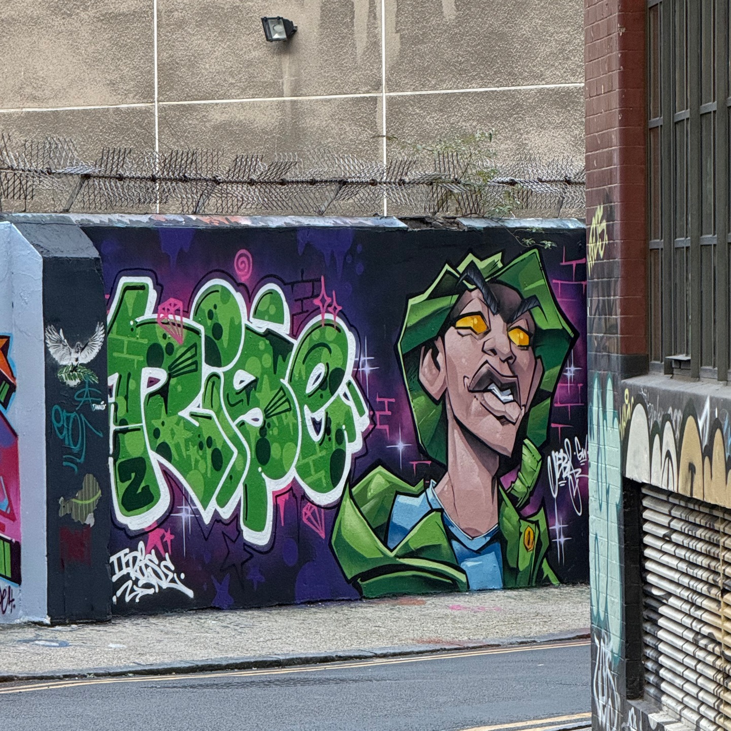 #london #shoreditch #shoreditchstreetart #graffiti #dosenkunst #streetarteverywhere #streetartlovers #graffitistyle #spraypaint #londonart #streetart #art