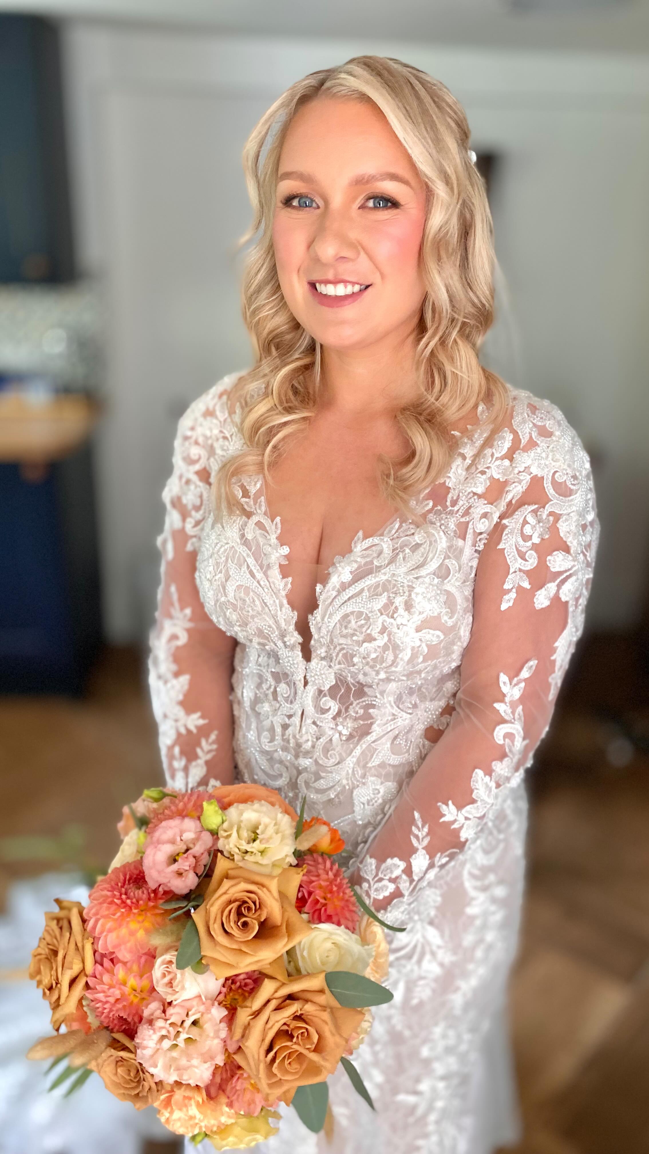 It’s so tempting to touch your hair once it’s styled (especially when it feels & looks this good!) but that’s one of the biggest reasons curls drop faster.
Try not to move or play with it too much once it’s styled. Every section has been placed just right to hold beautifully 🤍
A small habit to break, but such a big difference when it comes to keeping those dreamy waves picture-perfect ✨
And if you’re an avid hair toucher then an updo could be for you 🫶🏼
Flowers @fairyglennfloristry
Dress @champagne_lace_bridal
Makeup @makeupbyoliviafaith
Hair @charlotteheather_bridalhair
Venue @scrivelsbywalledgarden
.
.
.
.
.
.
.
#scrivelsbywalledgarden #lincolnshirebride #lincolnshirewedding #lincolnshireweddingsuppliers #weddinghairlincolnshire #tipiwedding #bohowedding #wonderlandwedding #bridalhair #bride #weddinghairstylist #bohowedding #bohobride #tipisatwhattonhouse #weddingmorning #bridalprep #weddinghairtips #leicestershirewedding #Leicestershire brides #weddinghairleicester #stamfordhairstylist #lincolnshire #stamford #leicestershire