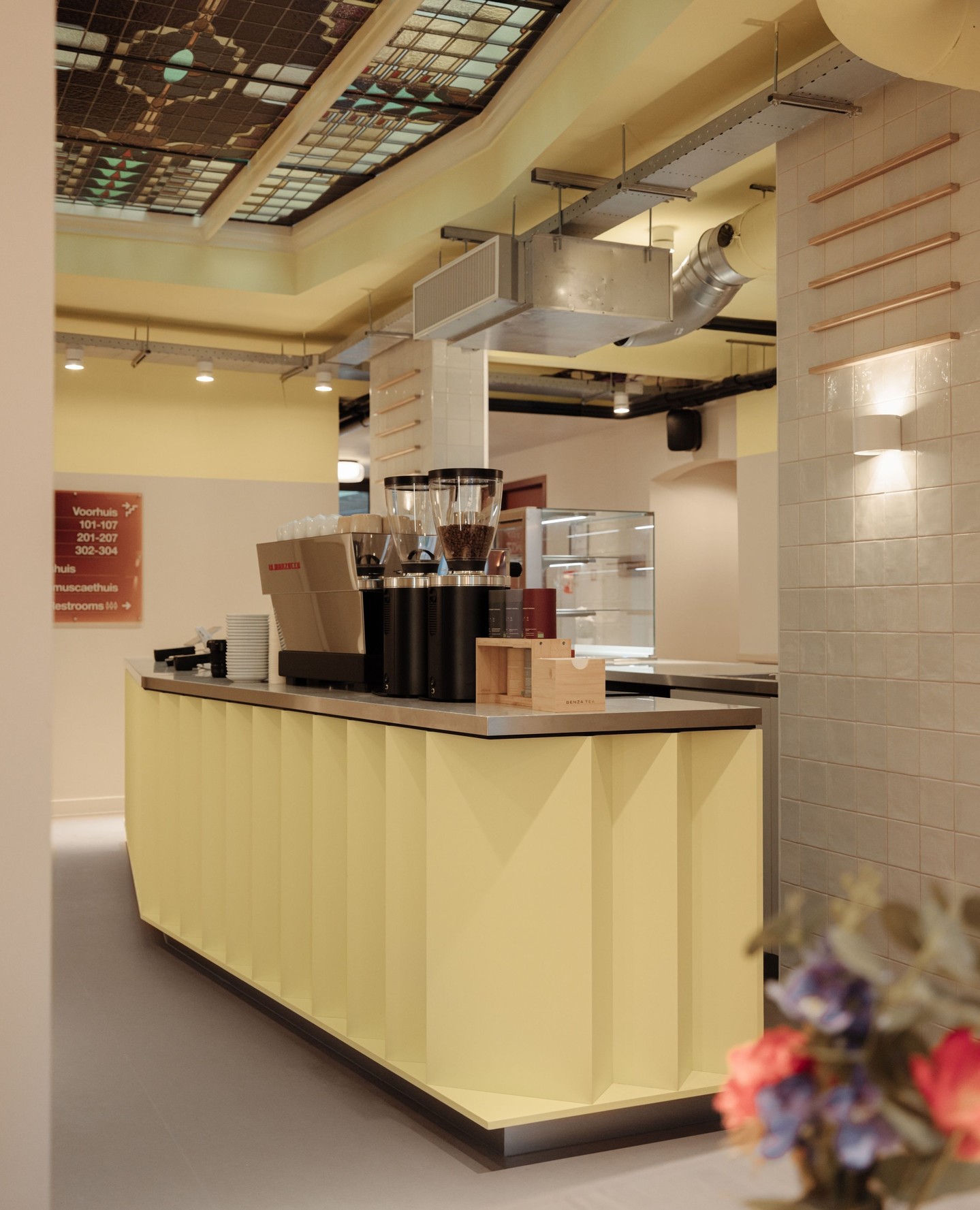 New city, who this?
For our second location, we wanted to do things a bit differently and instead of the baby pink, we opted for a pastel yellow color scheme. While things might not look the same here in Utrecht, rest assured that both locations still serve the same delicious coffee and organic treats. ✨️
Stop by and see for yourself ☕️
#stickyfingers #cafe #koffie #cakes #sweets #pinkcafe #friends #cute #stickyfingersutrecht #utrecht #oudegracht #utrechtcafe