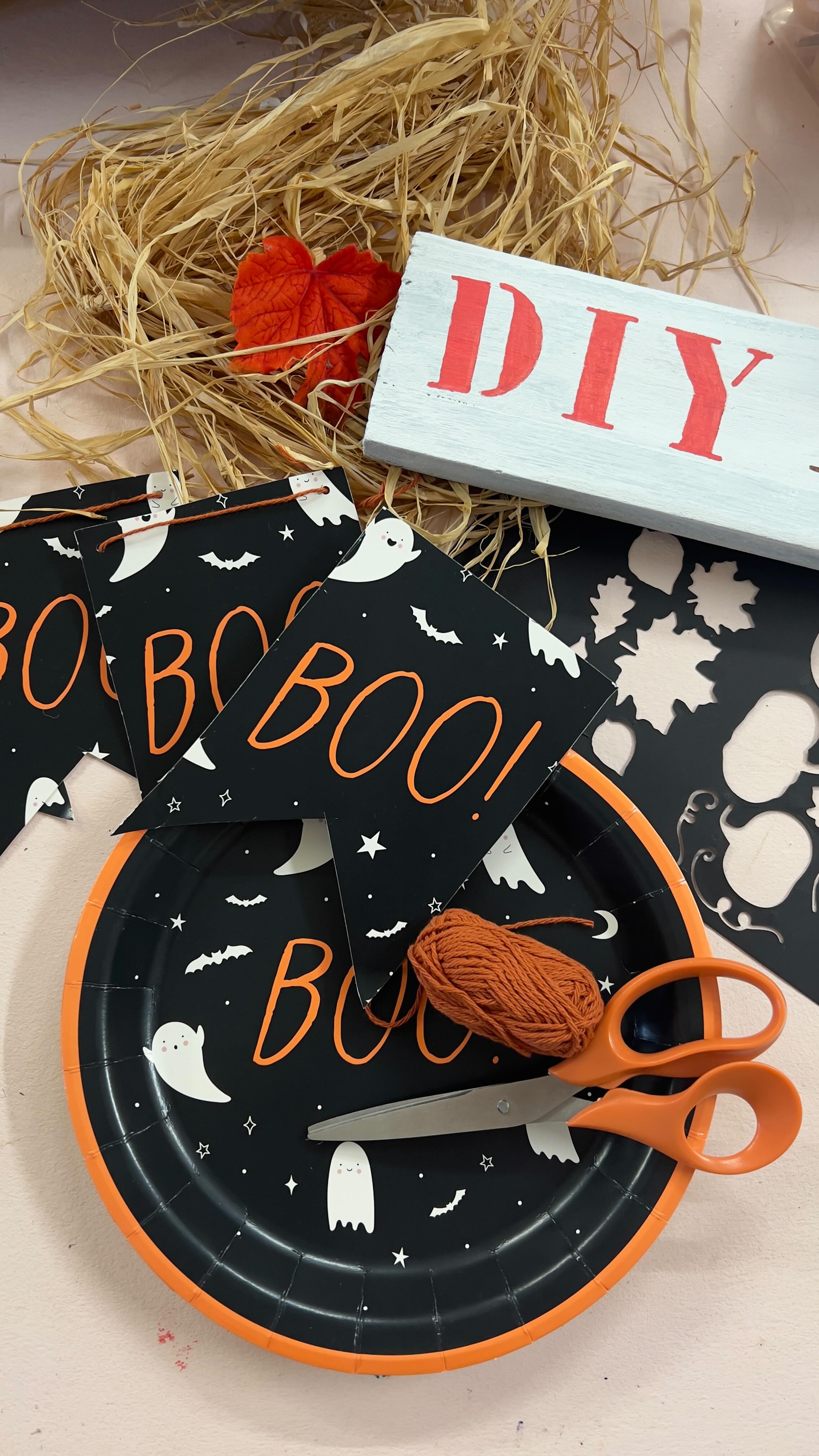 👻Je te montre comment utiliser des assiettes en carton d’un ancien anniversaire en une guirlande pour décorer la maison. DIY facile- pour une activité toute simple pour les enfants.
Apprendre à développer sa créativité.
#diyhalloween #annecy #decohalloween #epagny#ateliercreatifannecy #quefaireaannecy #kidsannecy