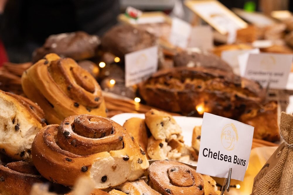 Smells of sizzling yumminess, tummies rumbling, cameras clicking.
Brecon Food Festival was a full-on sensory experience — and we were there capturing a few delicious moments.
Still dreaming about the doughnuts… 🍩
#BreconFoodFestival #mogwaimediaphotography @blackmountainspreserves #foodfestival #hungry