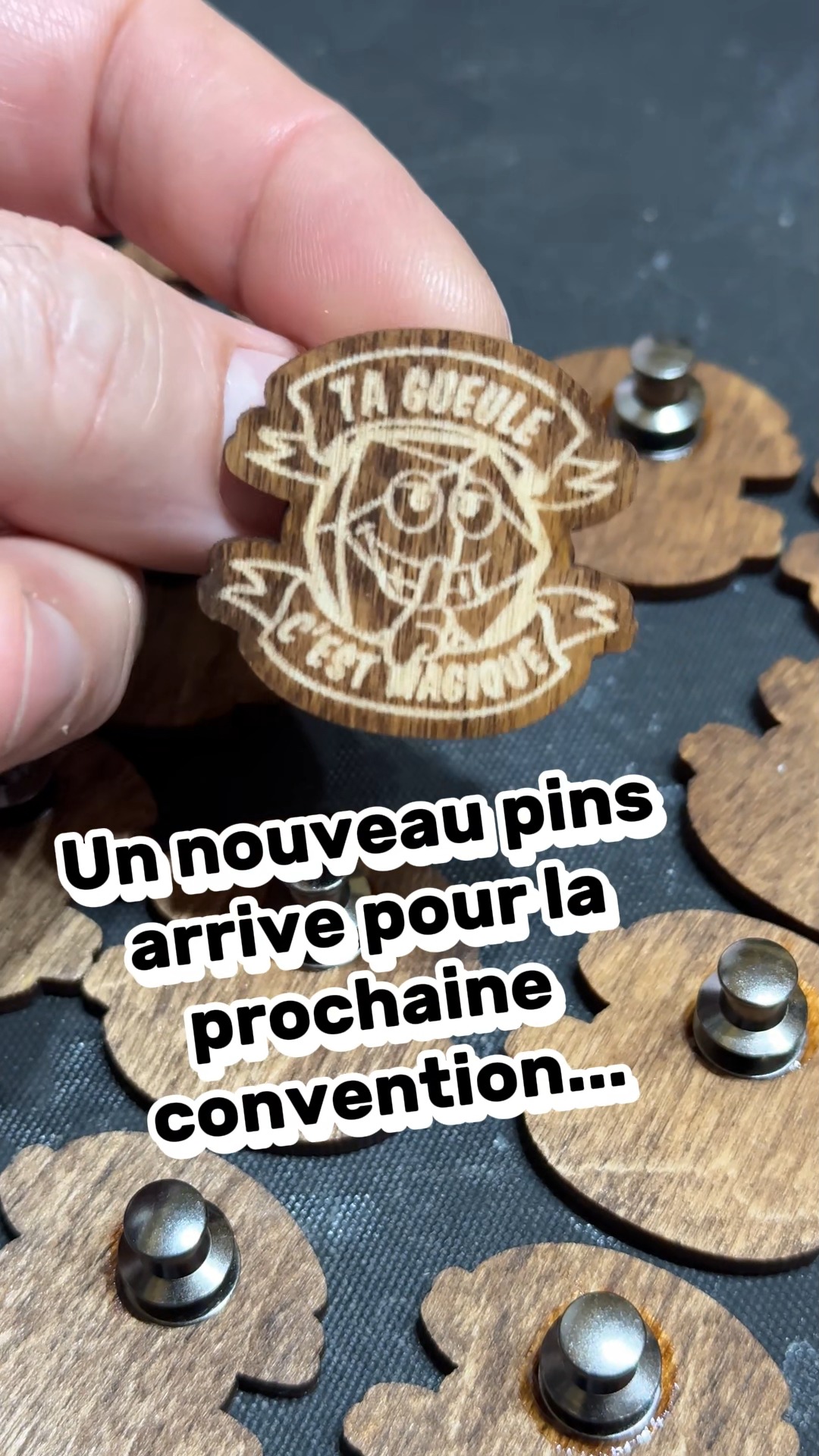 ✨ Nouveau pins en approche pour la prochaine convention !
“Ta gueule, c’est magique.”
Ce petit pins, on l’a pensé pour les MJ et les joueurs qui savent que parfois… l’explication, c’est juste : la magie. 😏
À découvrir en avant-première à la prochaine conv’ !
#taGueuleCestMagique #pins
#dicegoblin #lalooterie #artisanat #jdr #handmade #pourtoi #faitmain #dnd #dés #dice #dnd5e