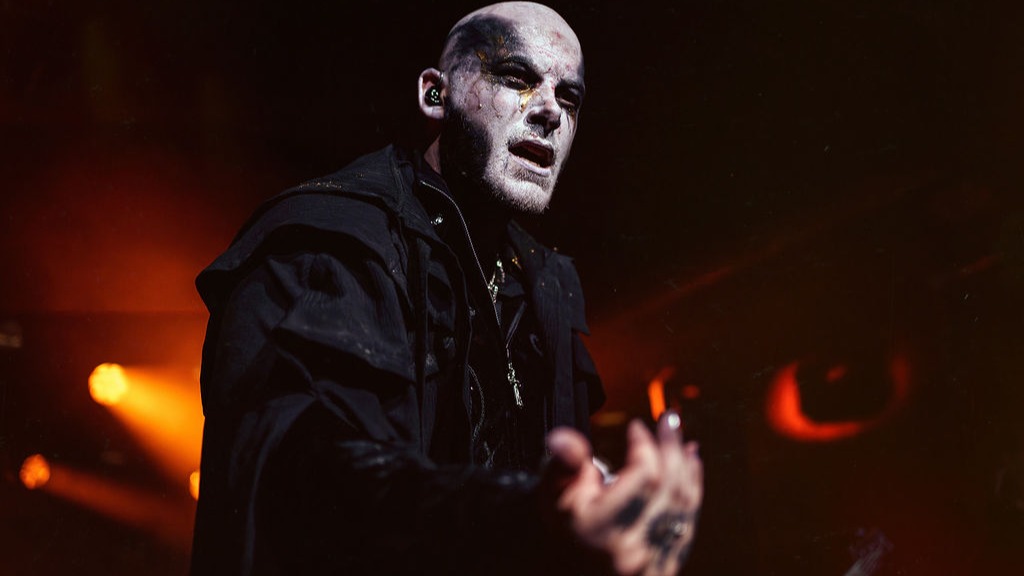 “LAMENTARI managed to deliver one of the most well-executed and theatrical concerts I’ve experienced in a long time..."
-Soundscribe
It was a pleasure to hit the stage with my cloaked comrates of @lamentari_band last week at VEGA and Radar
📸@moshmallowsdk