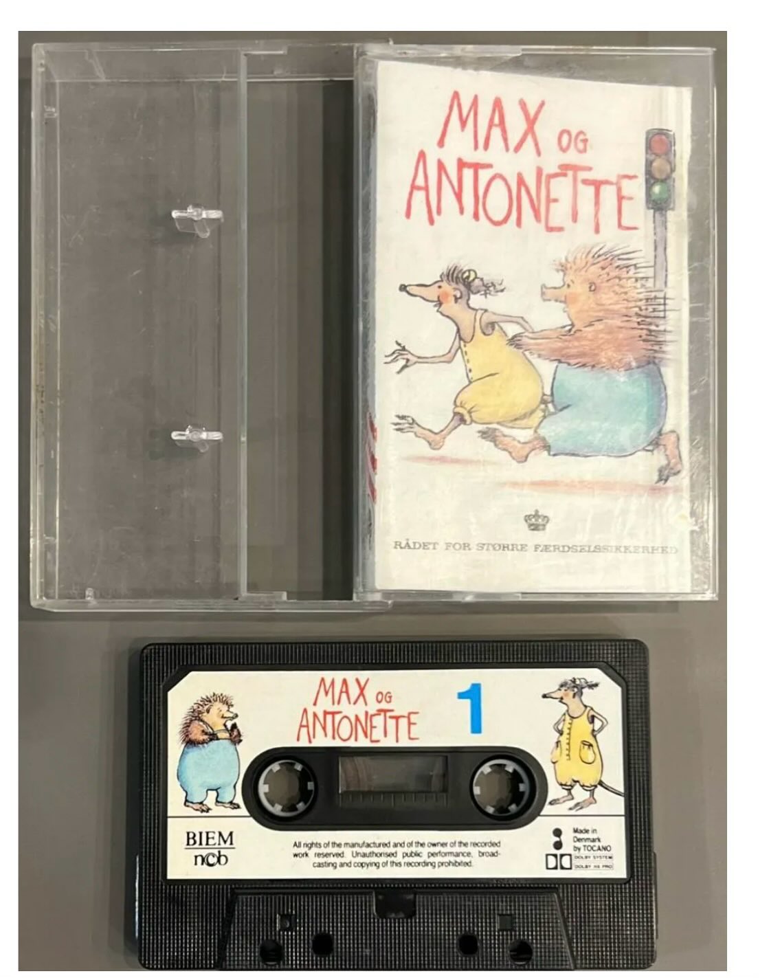 TRAFIKDAG ⁉️✋🏻🛻🚌🚏🚴🚴🏿♀️🛴🏃♀️🛼👮♂️
I dag har skolen arbejdet med trafik og de ældste elever formidlede trafikregler mm via skuespillet “Max og Antonette” til alle elever på skolen og alle børnene i børnehaven 🚦🚦🚦