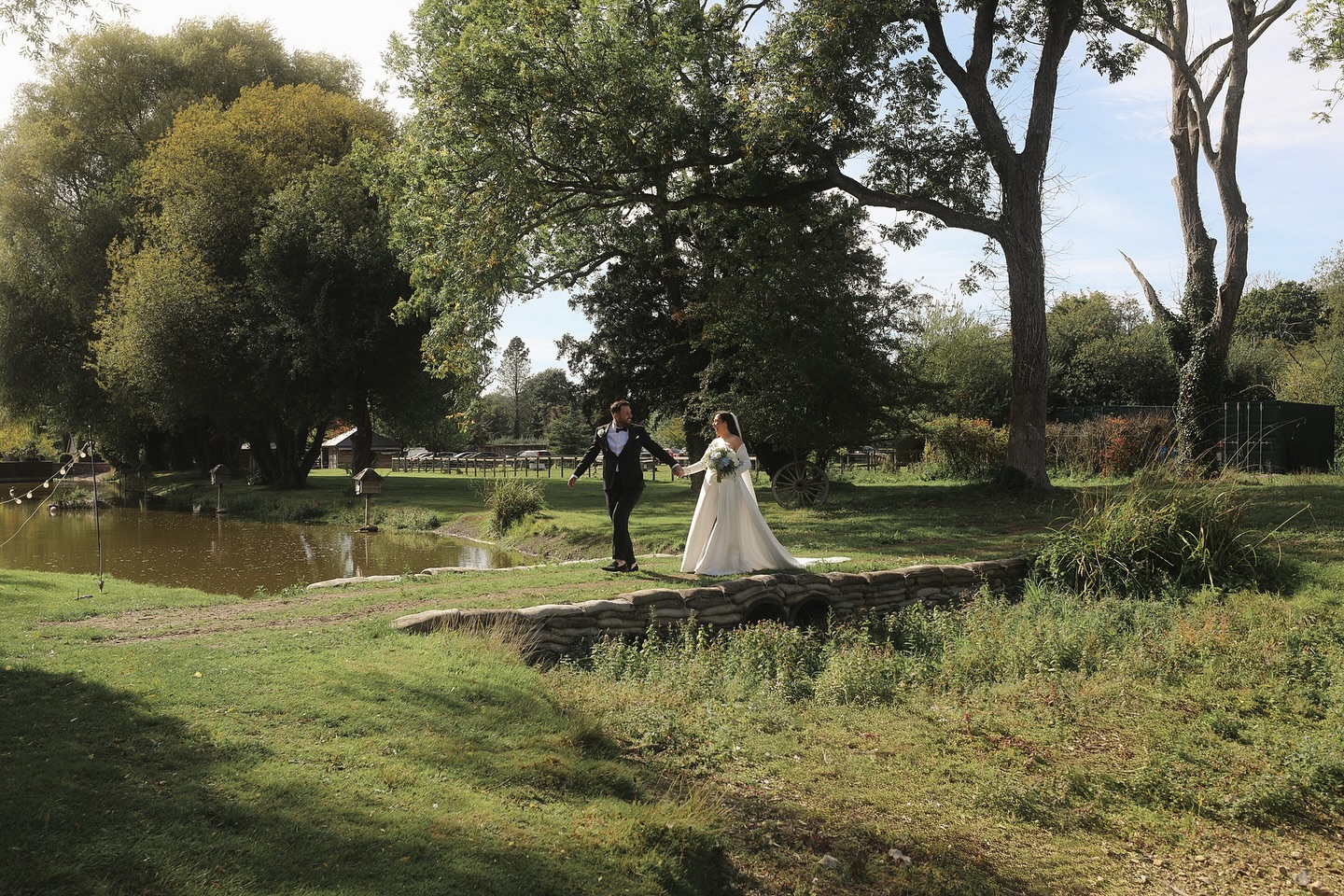 How special to have your wedding reception in your parents garden 🥹🫶🏼