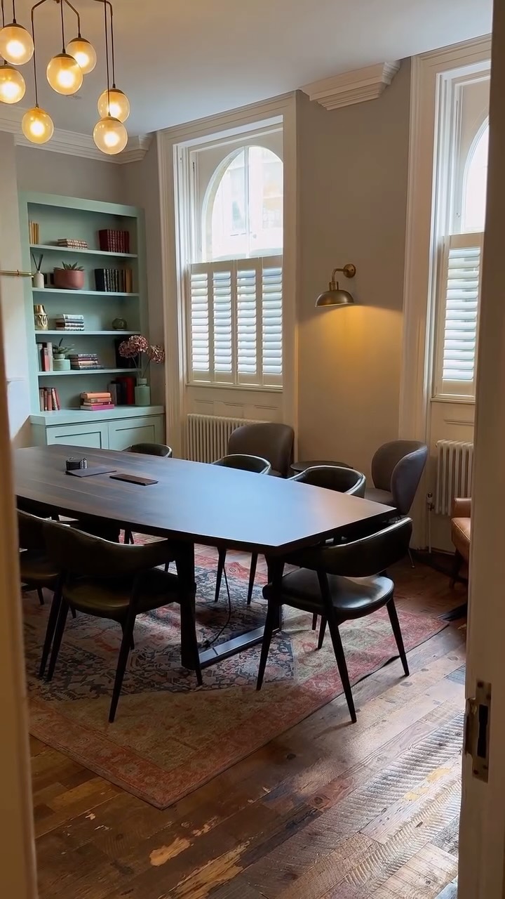 Our Sitting Room is the best way to feel at home when you’re looking to gather your team.
Let us know if you want to have a peek, or book directly through our website 👀