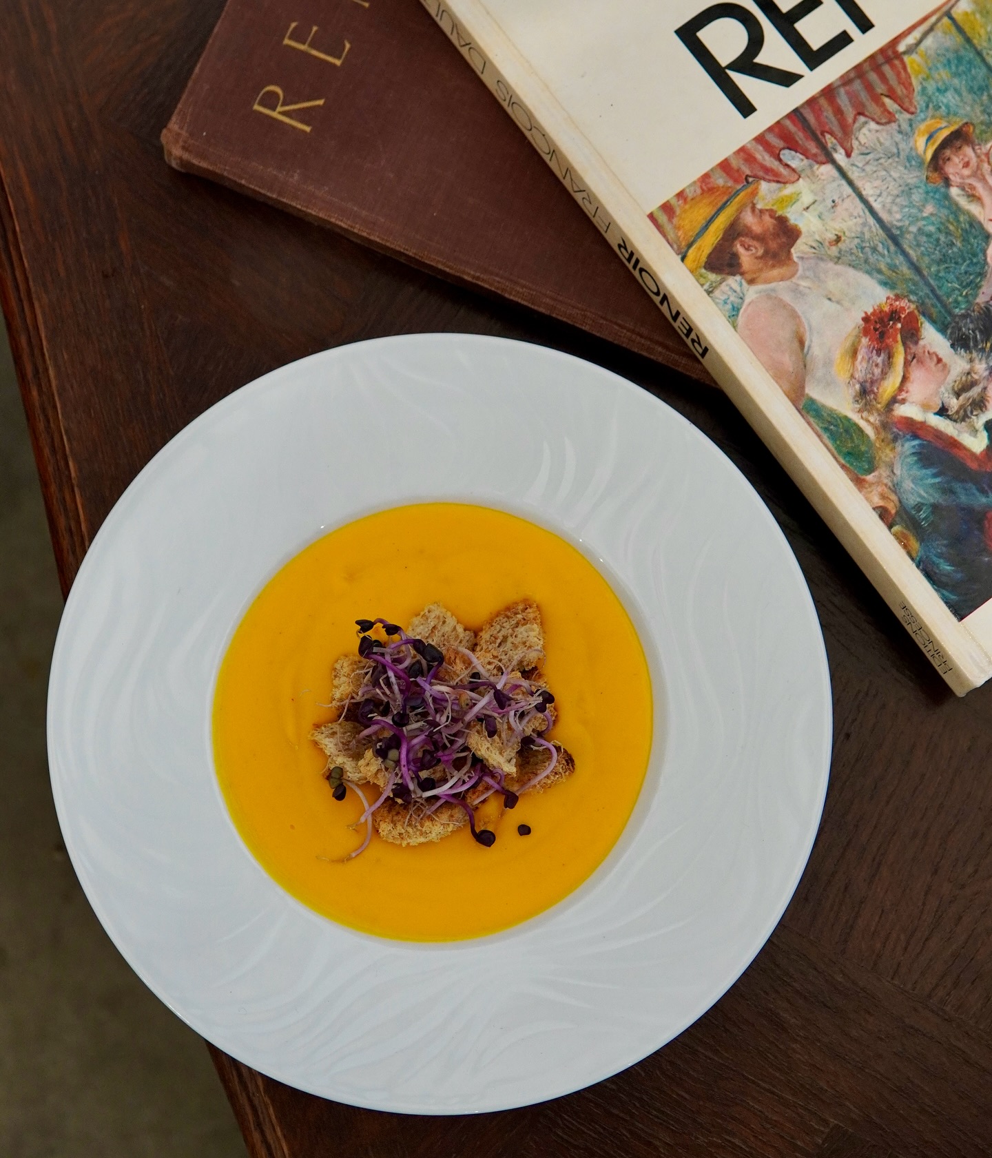 En ce moment à La Capucine 🥣
La soupe du moment 🍁
Potimarron et cumin
By @antho_morselli et @clarissehbtd 👨🏼🍳👩🏻🍳
#giverny #givernygardens #givernyfrance #eure #normandie #normandietourisme #normandiemylove #food #soupoftheday #soupedujour #cuisine