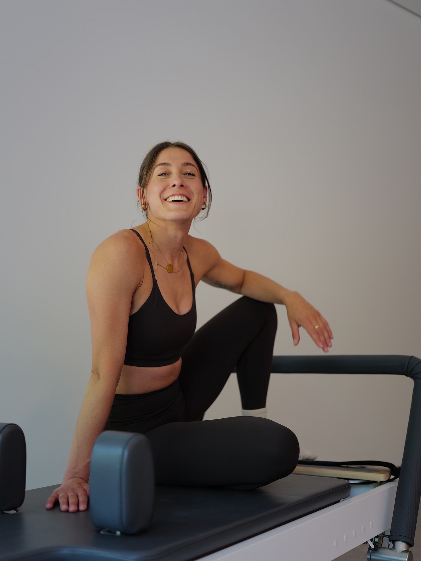 Let‘s have some fun on the Reformer.
Train with me @ohemiastudio 🤍
Every Tuesday.
#pilates #refomer #trainwithme #reformerpilatesinstructor