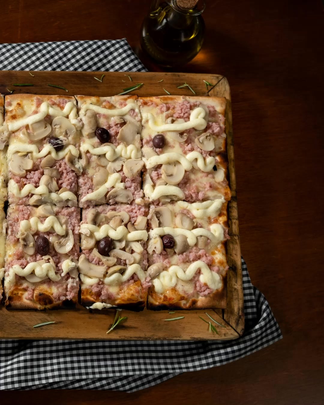 A Salerno é a prova de que os clássicos são insuperáveis. A combinação perfeita que você ama: é pedir e se apaixonar pelo equilíbrio de sabores!