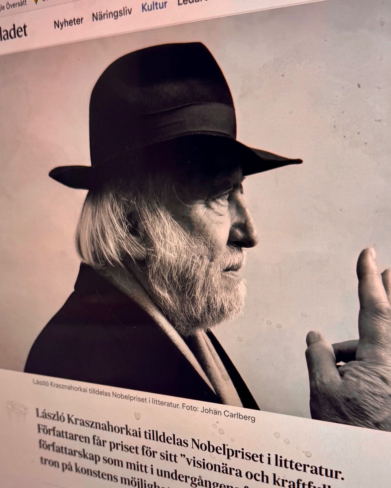 Congratulazioni dall’Italia 🇮🇹 e dalla nostra collina nelle Marche a László Krasznahorkai dall’Ungheria 🇭🇺 a cui è stato conferito il Premio Nobel per la letteratura.