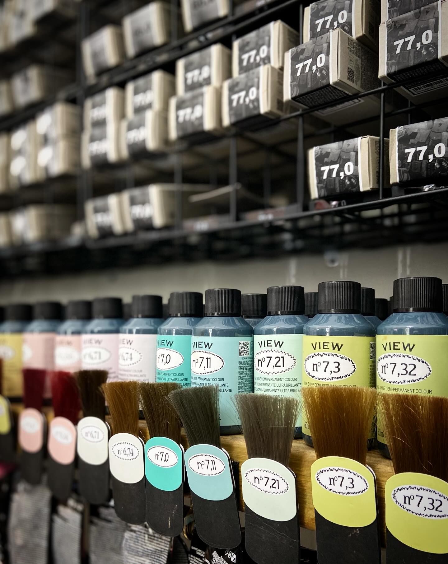 All the pretty colors ✨🌈
.
.
.
#davinescolor #davinescolorist #davinescolorcreator #davinessalon #davinesview #davinesmask #davinesmaskwithvibrachrom #davinesnorthamerica #westernmass #northamptonma