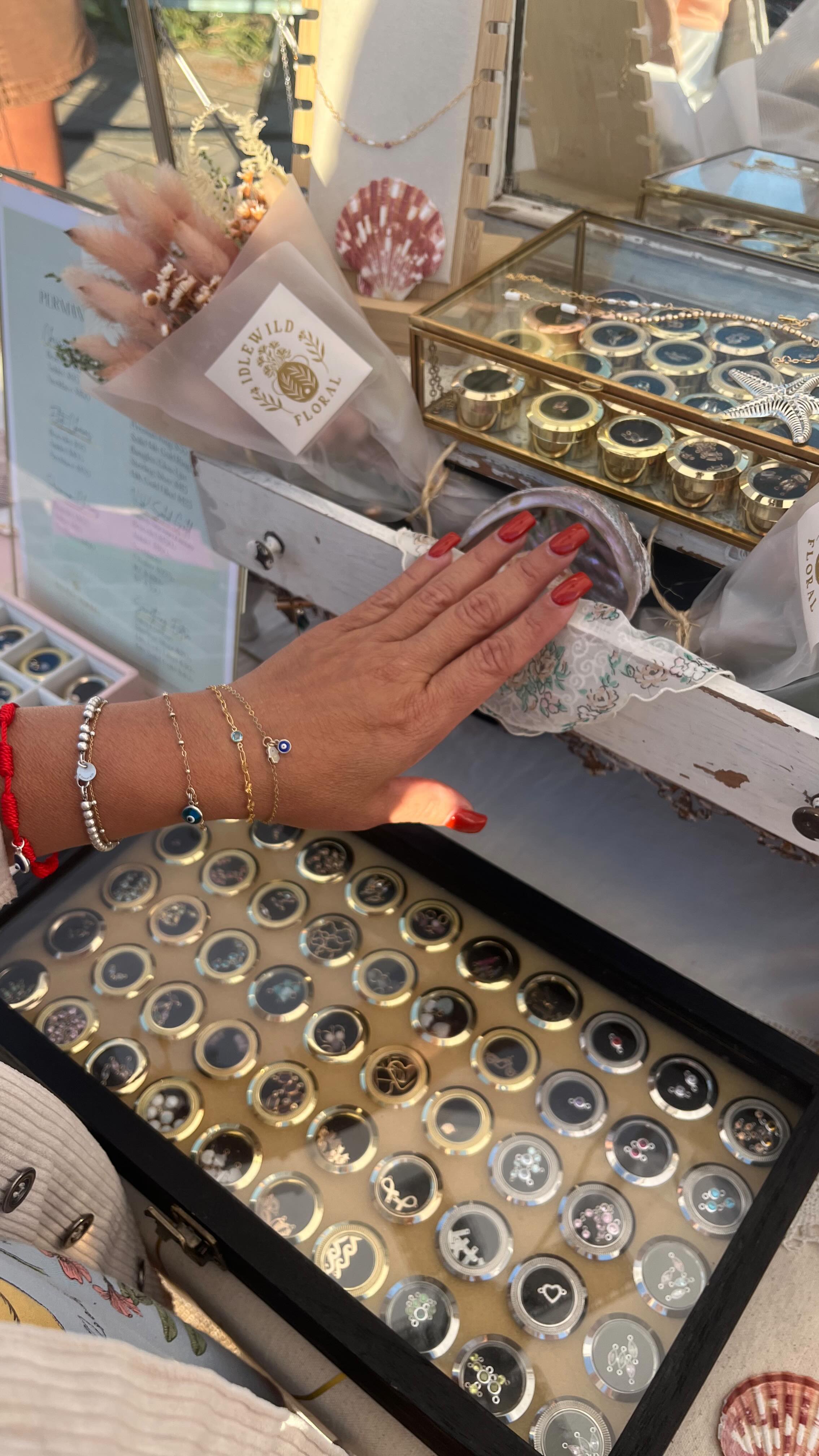 Friday always sparkles with us!
Join us at @swankfarms for fun for the whole family!
Our booth will open at 4 pm and we look forward to adding some beautiful handmade sparkles to your collection, including permanent jewelry, earrings & more!
We look forward to seeing you there!✨😃