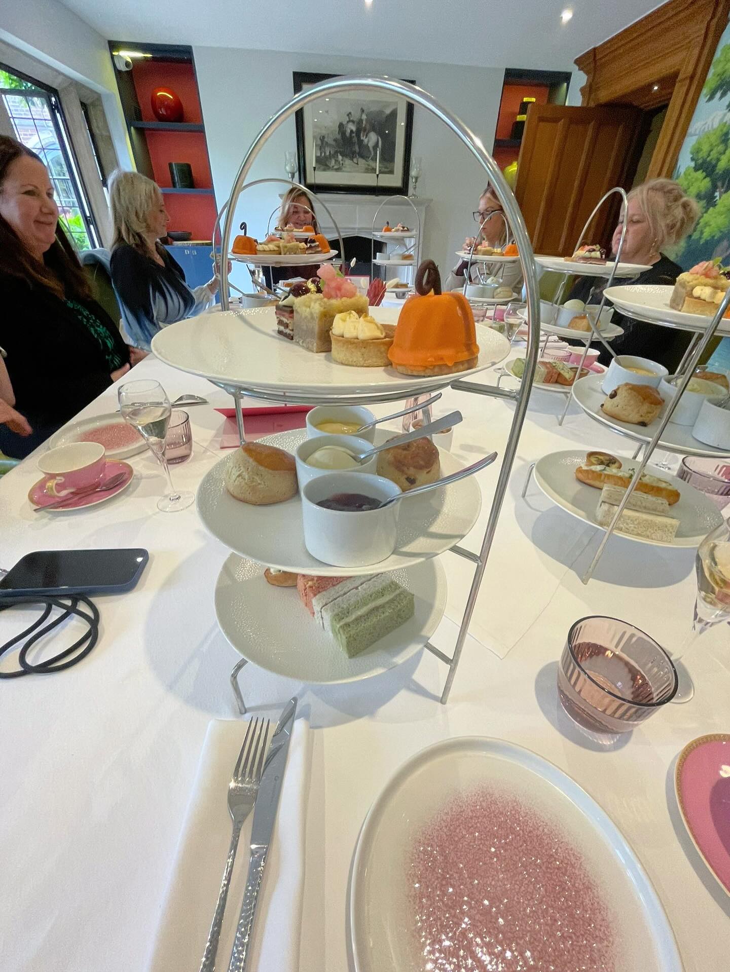 Last week Marisa Vasco had the pleasure of attending an afternoon tea and venue showcase at Great Fosters. It was such a great opportunity to network and have a look around the amazing hotel and grounds!
Thank you Claire Bewers for the lovely afternoon ☕️🍰💐
.
.
.
#limebluesolutions #travel #hotels #events #design #venue #live #virtual #production #av #incentives #rewards #client #sitevisit #uk #successful #networking #LuxuryHotelsUK #venuefinding #eventprofessionals #eventprofsuk #berkshire #cookham #creativesolutions #eventstyling #lifestyle