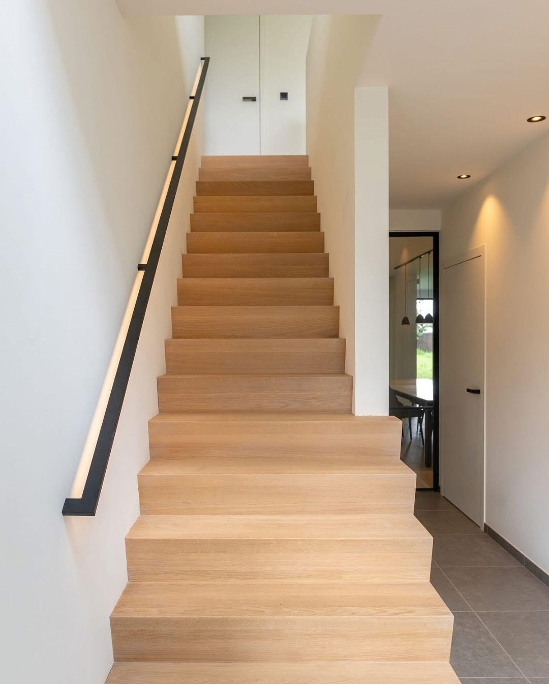 A seamless oak staircase paired with concealed lighting and a shadow-gap detail.
We admire design that speaks through proportion and precision. At SOHO Developments, this level of craftsmanship defines how we approach every project.