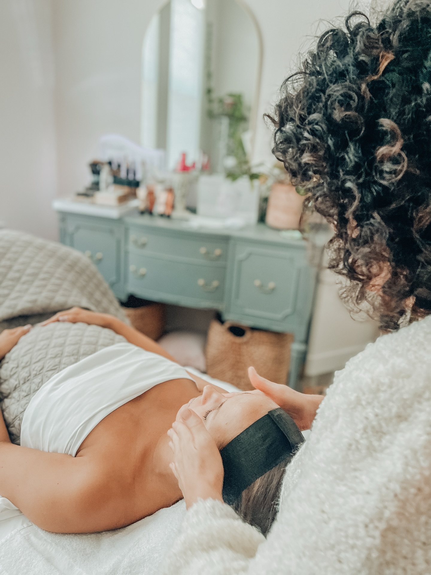 For the mamas-to-be 🤍
Your skin changes, your body shifts, and you deserve care that supports it all. Our pregnancy-safe facials, body services and skincare products calm, hydrate, and restore balance while honoring this beautiful season of change. 🌿 Learn more by heading to dermabellaskinstudio.com>services>pregnancy
#holisticskincare #prenatalwellness #santacruzfacials #pregnancyskin