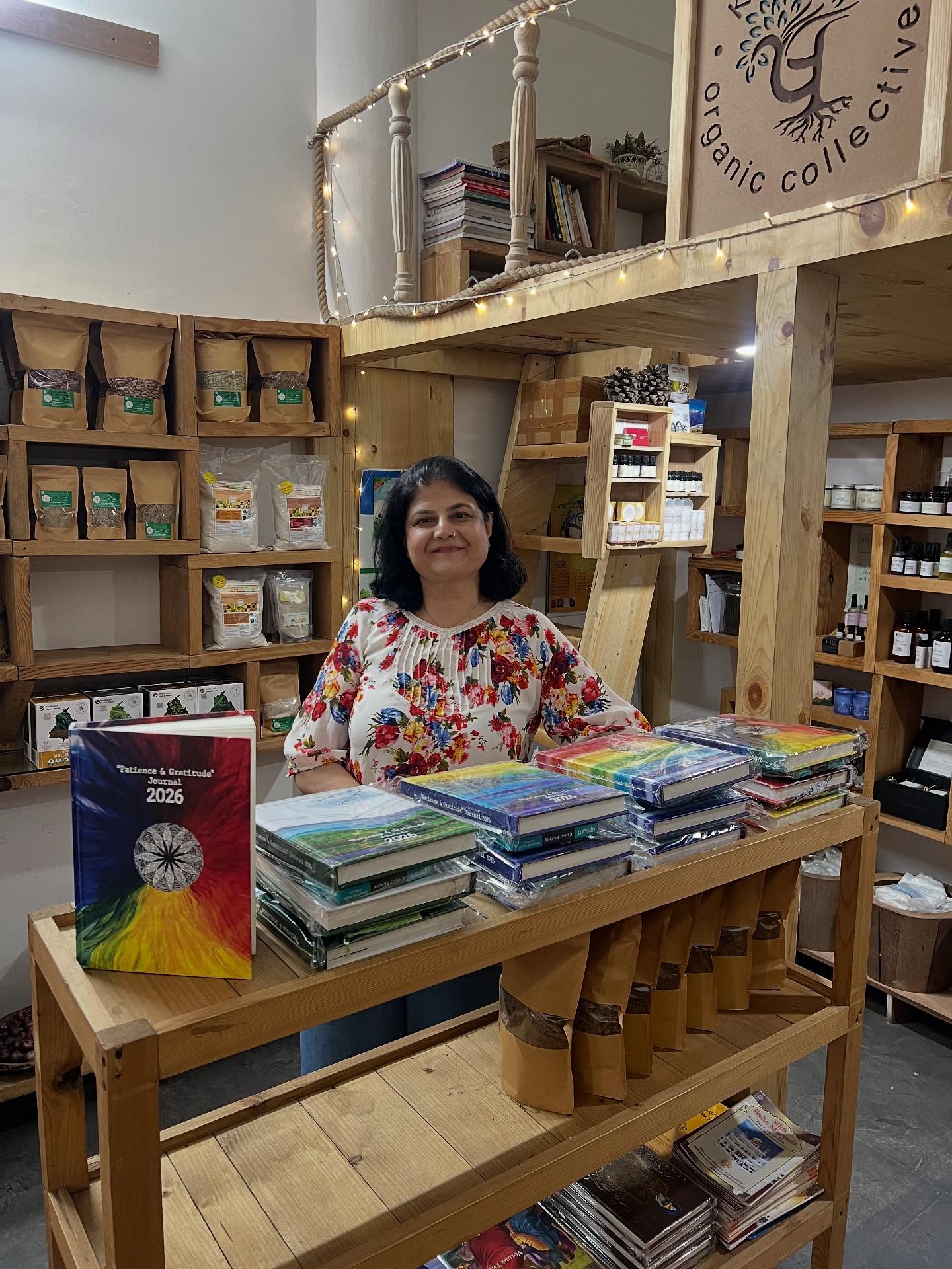 Yaaaay Tricity the journals are available at @khaalisorganiccollective ❤️
Get them for yourself, your friends, your family, your team members and your clients. The perfect gift! Start your day with gratitude and end your day with calm while sparking your creativity with the 365 hand-crafted artworks!
Get yours now!
#art #artwork #artist #2026 #journal #patience #gratitude #ordernow