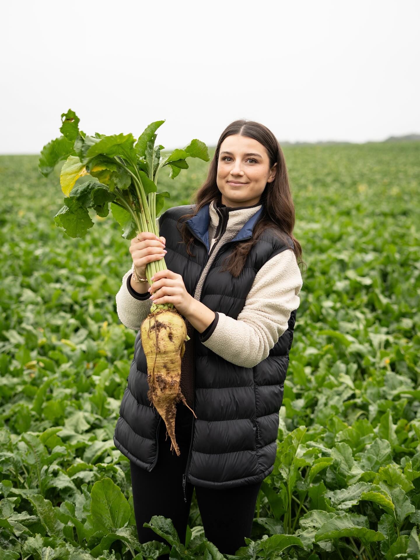 Herzlich willkommen, Anna Graser 🫶
Wir freuen uns sehr, Anna Graser als neue PR-Volontärin in unserem Team begrüßen zu dürfen.
Der Start ihres Volontariats fällt in eine spannende Zeit in der Landwirtschaft – mit einer sich ändernden Agrarkommunikation. Wir sind überzeugt, dass sie mit ihrem Engagement eine tolle Unterstützung für uns Team sein wird.
Wir wünschen Anna einen guten Volo-Start, viel Freude bei den neuen Aufgaben und allzeit viel Erfolg.
Auf eine erfolgreiche gemeinsame Zeit!
