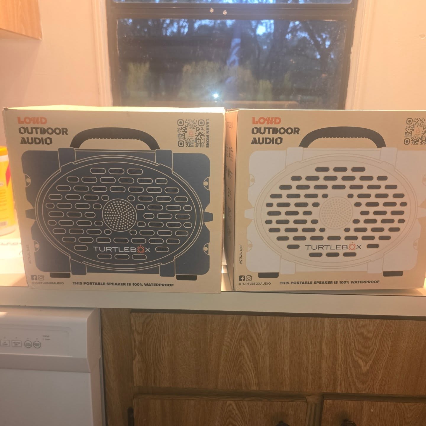 Came home today to a suprise in the mail. Big thank you to #turtleboxaudio for the aweome speaker.. My clients and I will enjoy some high quality music catching fish!!
#coderedfishingcharters #floridalife #floridafishing #floridafishingproducts #newsmyrnabeach #mosqutiolagoon #4horsemancorks #sordknives #xtratufboots #kto_customrods #turtleboxaudio www.coderedfishingcharters.com