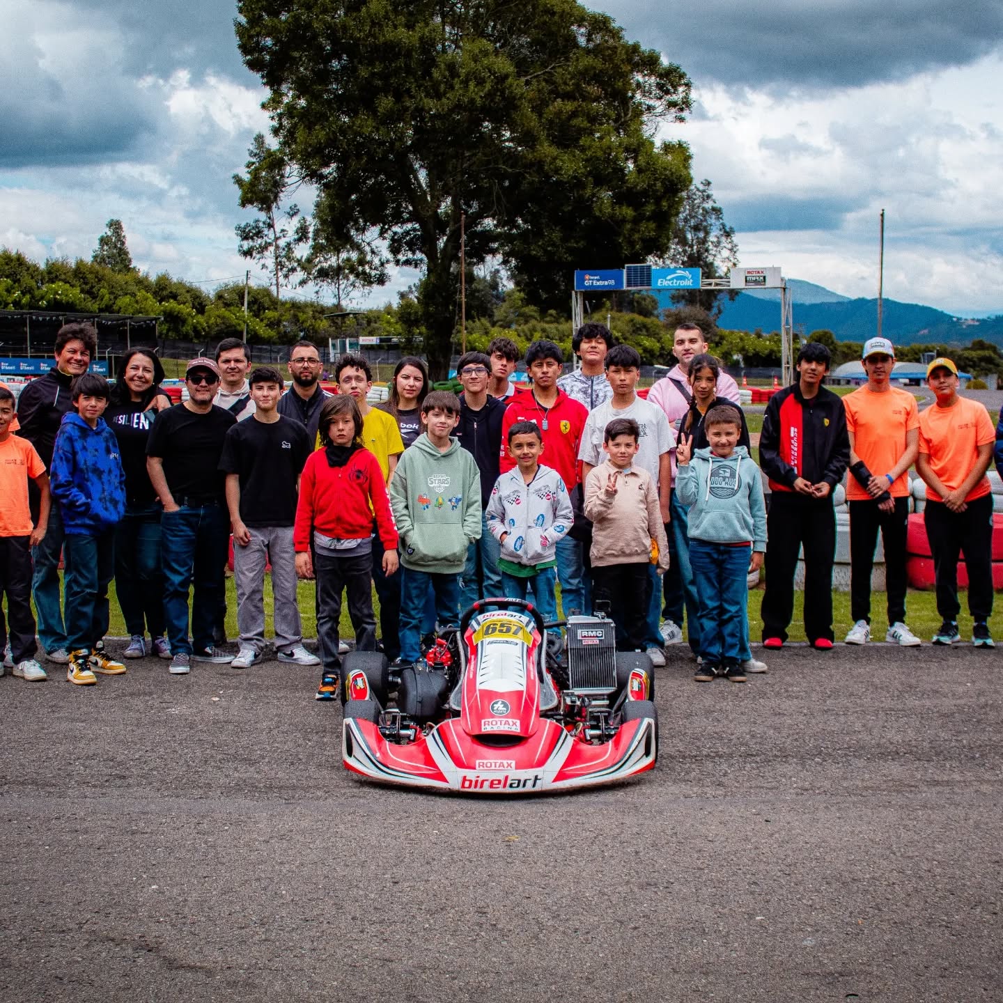 #tbt de pura adrenalina 🚀. El fin de semana pasado, nuestros futuros campeones del curso Baby Max y los grandes pilotos del curso Básico dejaron el alma en la pista 🌟.
¿Listo para prender motores y empezar tu camino en el kartismo? 🏎 El próximo curso te espera.
Inscríbete haciendo clic en el enlace del perfil. ¡Te esperamos en la pista!
#KartismoProfesional #EscuelaDeKarts #CursosDeKarts