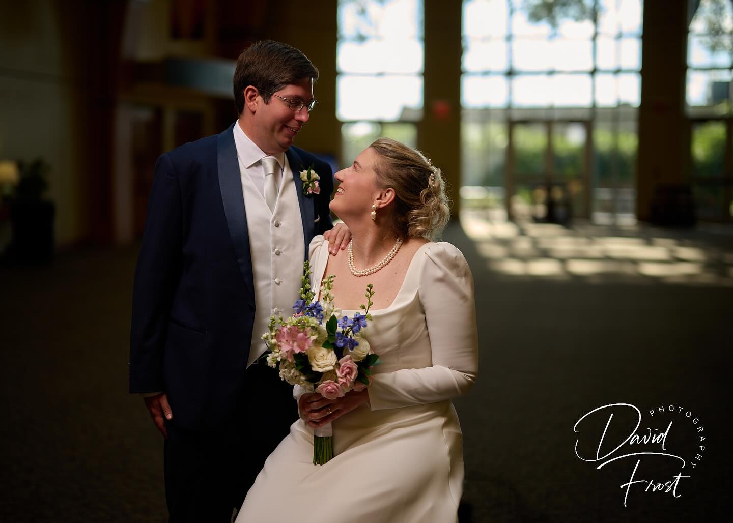 A great international couple. 🇮🇹🇺🇸 Congratulations Marco & Nancy. 👰🏼♀️❤️🤵🏻
📸 www.davidfrostphoto.com
🙋♀️ Coordinator: @helpinghandparties
🍰Cake: @publix
👨🍳Catering: @helpinghandparties
#weddingphotography #alabamaweddingphotographer #birminghamweddingphotographer #huntsvilleweddingphotographer #huntsvilleweddings #birminghamwedding #birminghambride #nashvilleweddingphotographer #nashvilleweddingphotography #huntsvillewedding #huntsvillebride #modernbride #profotob10 #profotousa #nikonphotography #nikon #nikonz9 #nikonz8 #profotoglobal #huntsvillealabama #huntsvilleal #beautifulbride #huntsvillefirstbaptistchurch