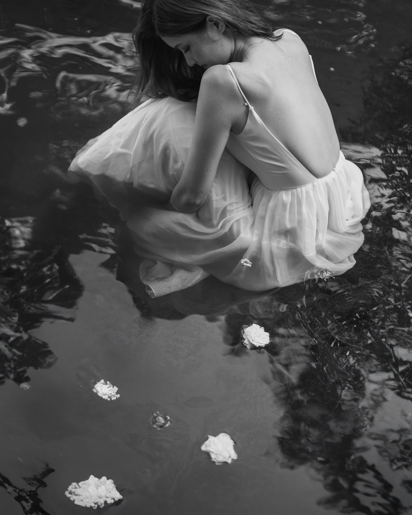 Something about the way we touch,
I can never get enough.
MUA @debbylmakeup
Florist @mlauflos
———————————————————————
Contact us for capture your sweetest memories
Link in Bio 🤍
#waxleungphotography #婚紗攝影 #便服婚紗照 #情侶照 #影樓攝影 #婚紗相 #prehk #preweddinghk #一段關係紀錄 #簡單自然 #結婚準備 #HKBride #HongKongPreWedding #HKPreWedding