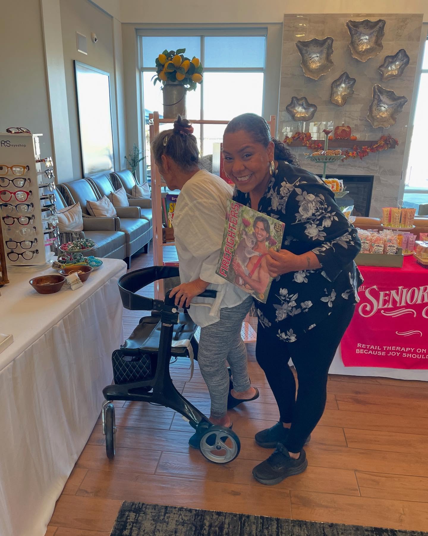 Mother/Daughter shopping duo. They were so much fun! 🤩