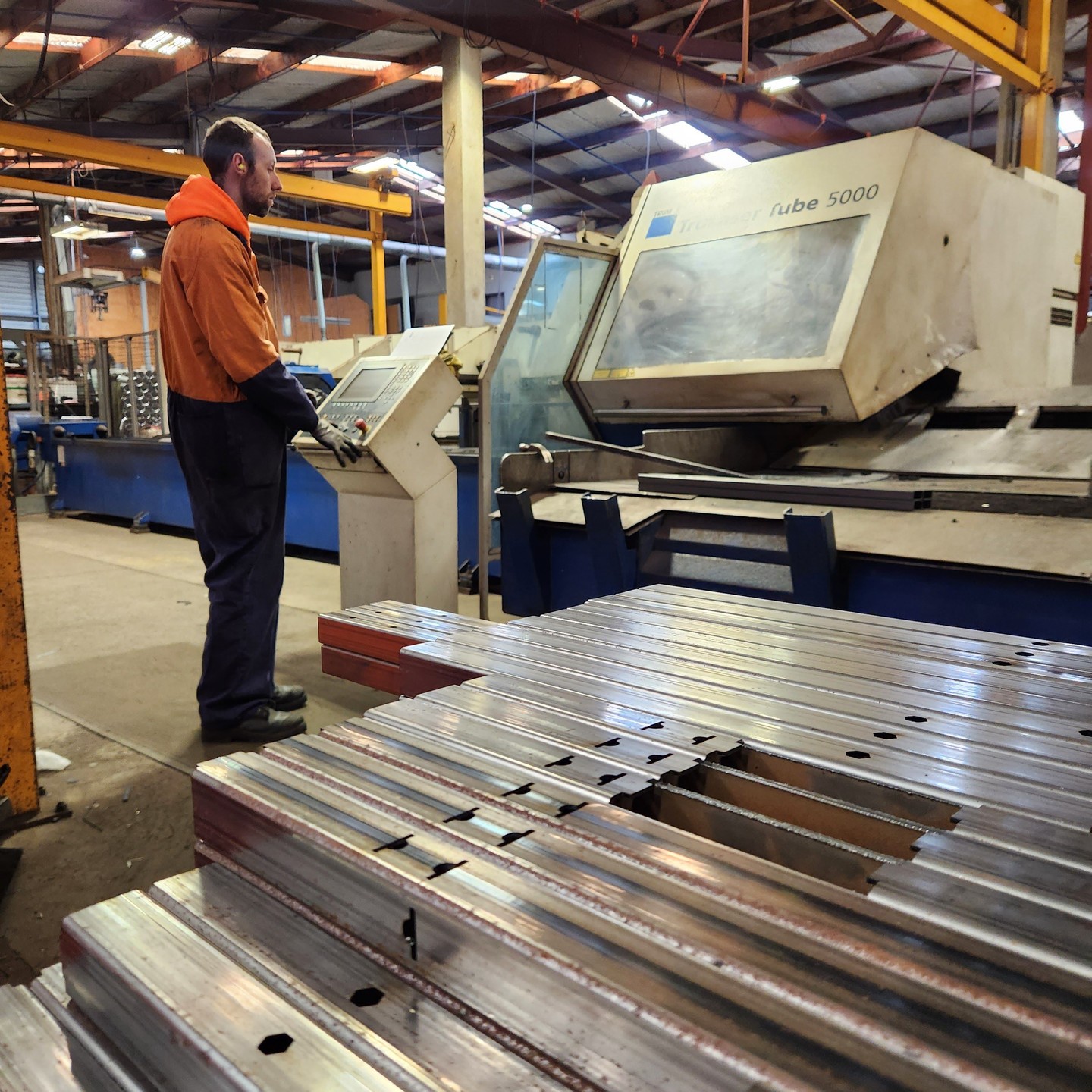 Workers of the workshop. A few of our key men on the factory floor making sure we are delivering and meeting our goals in all areas from laser cutting & folding to packaging.
#tubelaser #nzlaser #lasercuttingnz #cncfolding #engineeringsolutions #metalfabrication