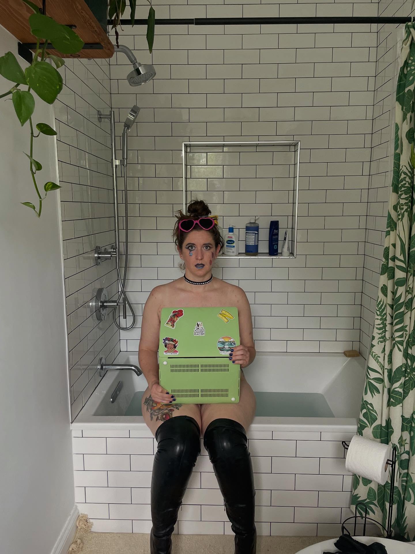 “In(fertility) pieces”puts “us” in “uterus.” Part repro gossip, disability history and mournful line-dance, “In(fertility)” is a hormonal movement rant about the gendered mandates of fertility medicine, cult-leader clinic directors, and the revival of eugenic ideas about reproduction. You’re invited to dance with me about the impossibility of grieving hope and celebrate the queer crip art of building all kinds of family. 🫀
Julia Havard (they/them) @fractureaccess 🌿
is a nonbinary white queer disabled access worker, writer, artist, and educator. They work with language, dance, and ceramics to create gentle movement monsters and are a proud member of the disability art and mutual aid collective Hook&Loop. They hold a PhD from UC Berkeley in Performance Studies, focusing on queer disability arts, and are a Postdoctoral Fellow at the University of California Davis in American Studies.
Elya Piazza (they/them) and Carmel Gordon (they/them) will be dancing with Julia in collaboration 🫂
STUDIO WORKS 🦋
October 10th, 2025
Doors at 7:45pm | Show at 8pm
The Art Room Studio
2329 S. 3rd St
………………………………………………………………
White nonbinary femme sits nude except for thigh high black boots on the edge of a full bathtub, looking surprised and perturbed and coverthing themself with a laptop. They wear sunglasses and have large glitter tears painted on their cheeks. Photo by Elya Piazza