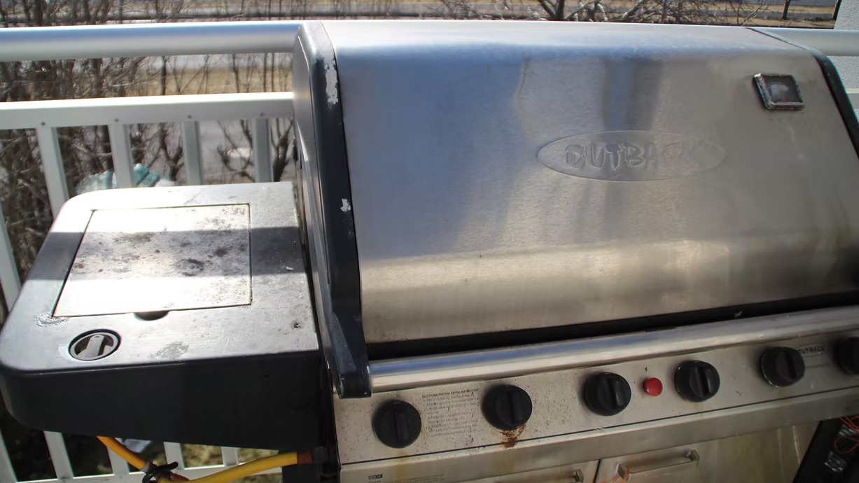 Summer’s over, but your grill doesn’t have to rust away.
A quick ProLan coat keeps it ready for every season.
Sumrinu er lokið, en grillið þitt þarf ekki að ryðga.
Eitt lag af ProLan heldur því klárt fyrir hverja árstíð.