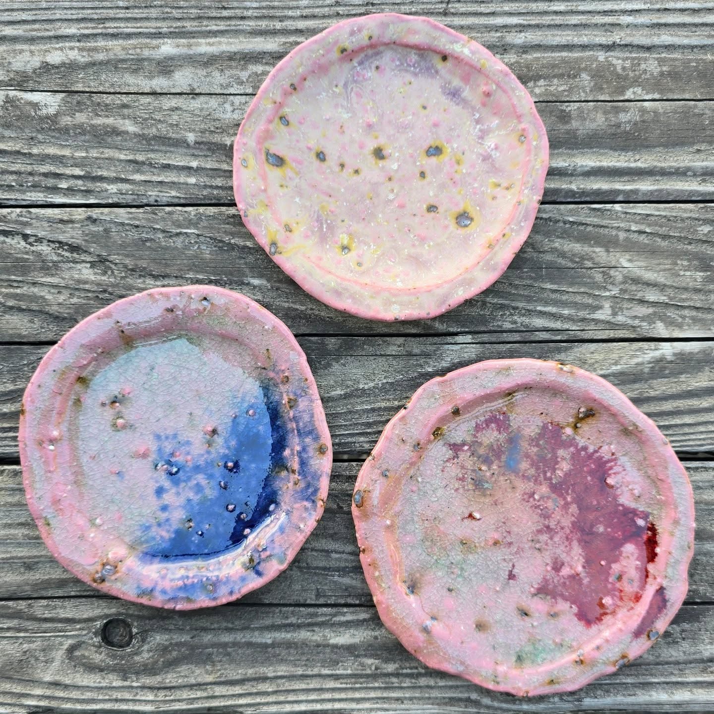 Some organic slab plates.