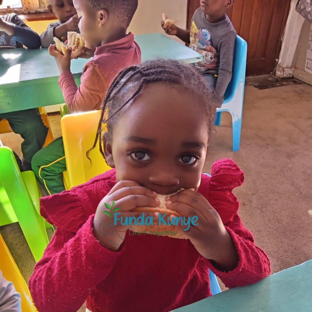 🥣 Nutrition Builds Brighter Futures 🥣
We know that good nutrition in early childhood lays the foundation for lifelong health, learning, and emotional well-being. As we reflect on National Nutrition Week and its theme “Eat Right for a Better Life!”, we’re reminded of the importance of supporting healthy eating habits in the ECD sector.
We are proud to deliver e’Pap on a monthly basis to children in need—providing a nutrient-dense supplement that helps combat hunger and malnutrition. Thanks goes to Rotary and Lions for their ongoing support of our e’Pap Programme.
A big thank you to Love in a Bowl for their weekly vegetable deliveries to some of the daycares we work with-we love the fact that the kids get to eat fresh, healthy produce!
#FundaKunye #NationalNutritionWeek #EatRightForABetterLife #ECDNutrition #ePap #Rotary #LionsClub #ChildDevelopment #HealthyStart #CommunityCare#Loveinabowl