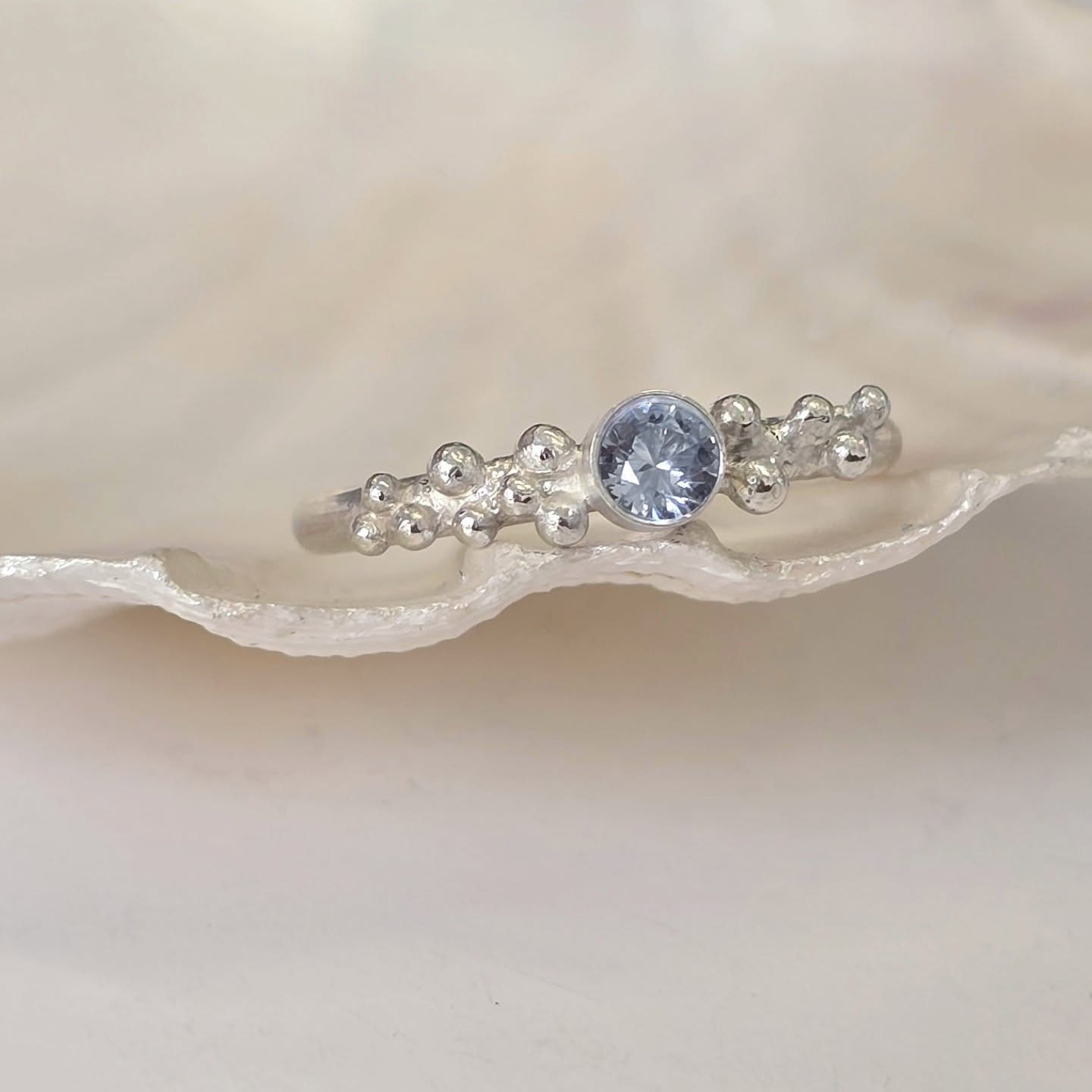 I've been a bit slow on here recently. Im busy working on some lovely commissions and not had much time to post on here, but im still here working at the bench 😅.
A lovely Seaspray ring with a thicker band 🌊✨️