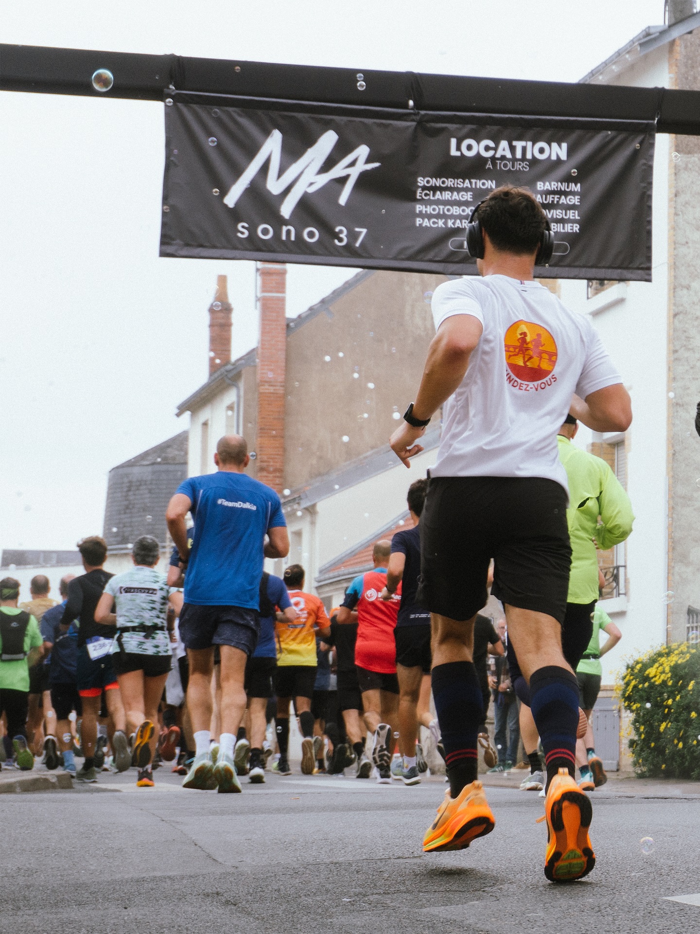 đđ»ââïžLES 20 KM DE TOURS SONT PASSĂS DEVANT NOS LOCAUX, ET NOUS AVONS VU LES CHOSES EN GRAND âš
Pour animer la rue Febvotte, oĂč nous sommes implantĂ©s, nous avons sonorisĂ© @dj_ineedmoney , qui a mixĂ© devant nos locaux toute la matinĂ©e. Lâambiance festive a accompagnĂ© les coureurs de cette course mythique des 20 km de Tours !