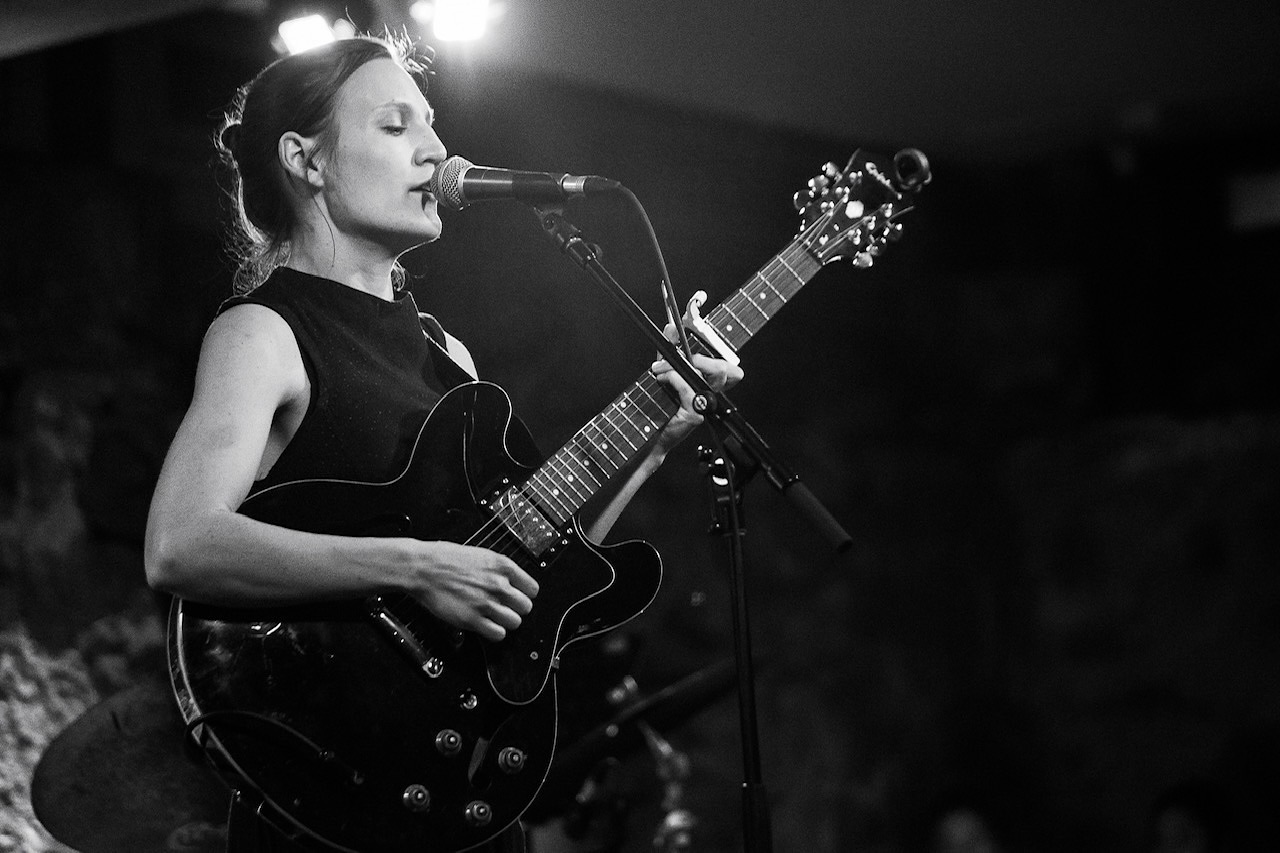 Live music this Saturday! Join us from 7pm-9pm to listen to our musical guest @georgialee.johnson
Georgia’s songs weave intimacy and belonging. Dancing between deep self-reflection and playfulness, her songs’ themes carry depth and resonance. Inspired by the female folk singer-songwriters of the past (Joni Mitchell and Joan Baez) and present (Anais Mitchell and Adrianne Lenker), her style blends more traditional folk sounds with imaginative instrumentation and arrangements. In her live performances, she harnesses vocal freedom to carry both power and vulnerability. Audiences are gathered into a brief moment of connectedness, harmony and remembering.
Her new EP Child of My Heart is out now.
So grab your friends and head to House Of Lager for a perfect Saturday night!