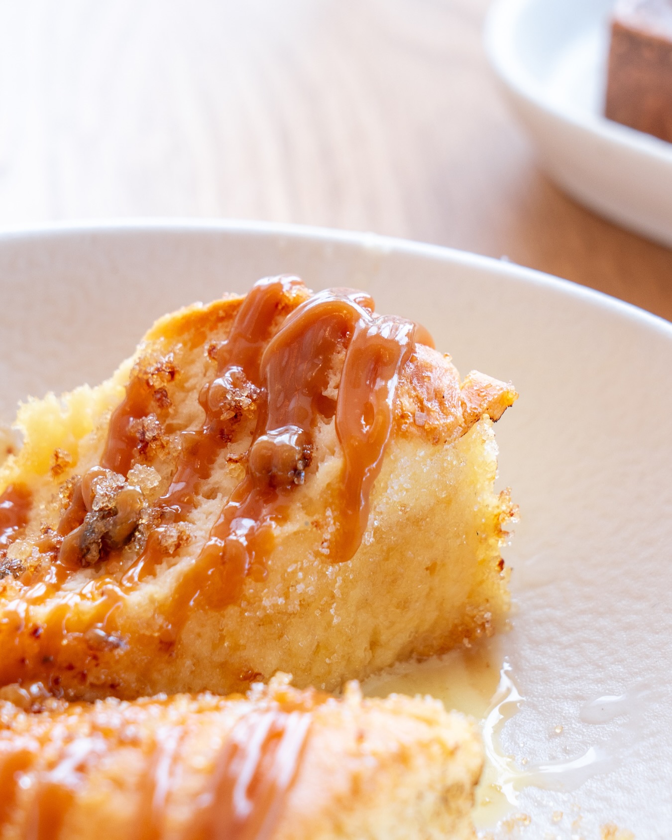 Torrija quemada con helado de leche merengada y crumble 🍨
La tradición reinterpretada: nuestra torrija quemada guarda en su interior la esencia de los sabores de siempre, pero se eleva con el frescor del helado de leche merengada y la textura del crumble. Un postre que juega entre lo clásico y lo moderno, pensado para disfrutarse sin prisa.
¡Te esperamos! ✨
📍 Port d’Aiguadolç, Sitges
📲 A través de nuestro teléfono 936 001 332 o en nuestra web
#restaurante #OlaveSitges #SaboresDelPuerto #restaurantemediterraneo #olave #sitges #portsitges #restaurantesitges #menuarroz #arroces #mariscos #pescadosfrescos #carnes #sabormediterraneo #tapas #gastronomia #food#restaurantesenbarcelona #mediterraneancuisine #portdaiguadolç #foodiesbarcelona