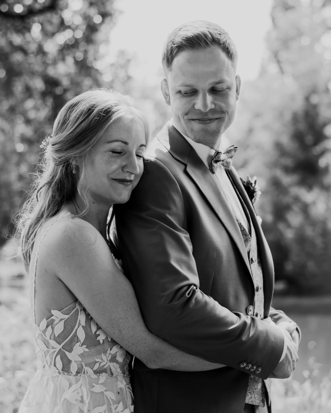A moment of peace...
Sometimes between all the rush of the weddin day it's good to take a little break and look around or close your eyes and take a deep breath to realize the here and now and what just happend.
#themoment #wedding #husbandandwife #love #place #happiness #calm #slow