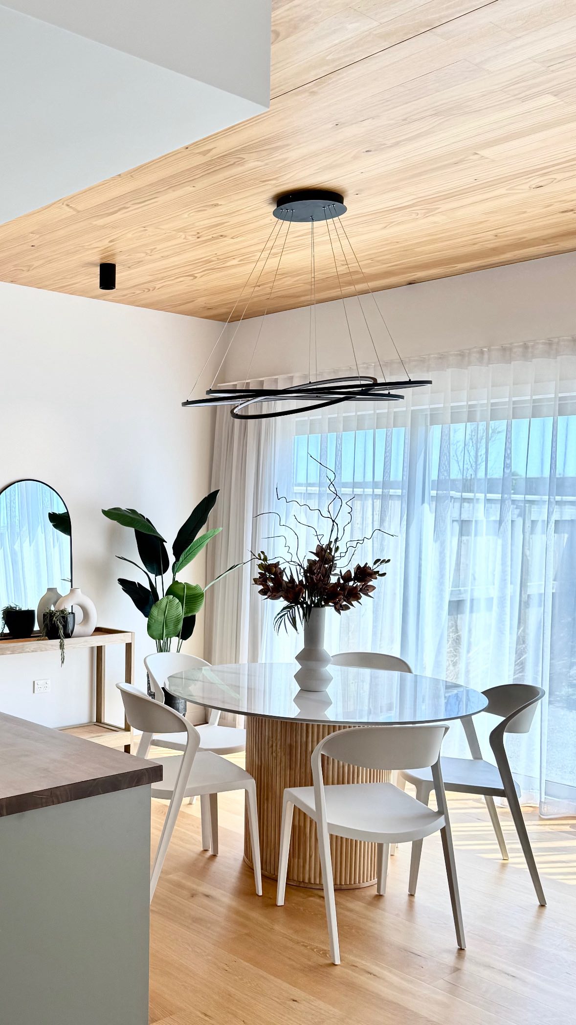 Townhouse development ready to go…
Three stunning homes available to buy now! Quality build by @inhouseconstructionltd
Architecturally designed, wool carpets, drapes, sensible layout and a handy location