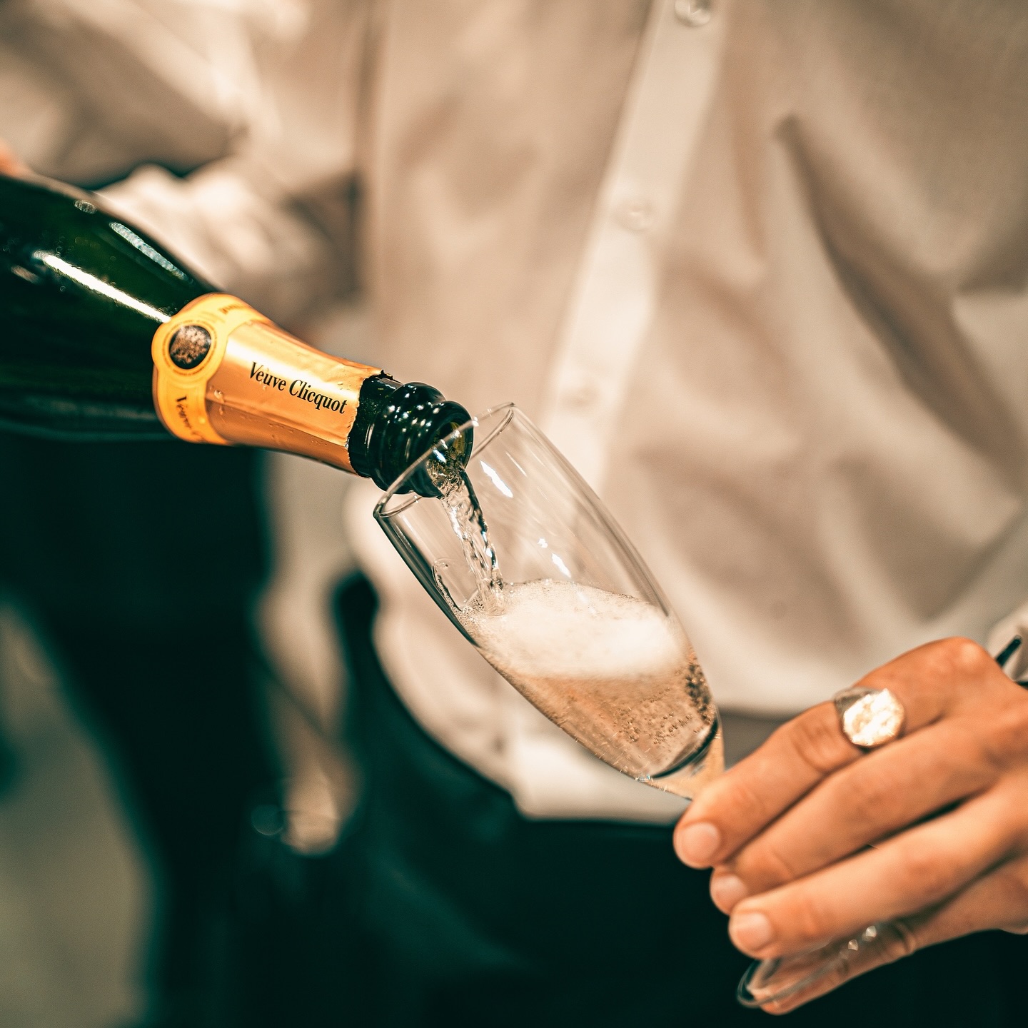The recipe for a perfect festive evening:
🦪 freshly shucked oysters
🥂 crisp champagne
🖤 a touch of caviar
Straight from the boutique floor of @isaia Mayfair into the hands of their VIP guests.
Ready to bring this experience to your own festive soirée? 🍾 Send us a DM or reach out via our website!
#theoystersociety #isaialondon #festiveindulgence #luxuryevents #christmastrend #events #mayfair #oysters #caviar #champagne #veuve #oystersociety #oysterservice