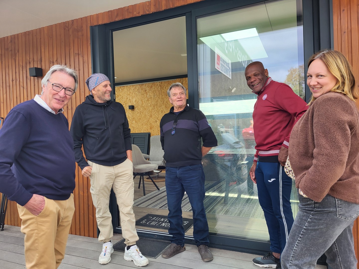 Quand Elie BAUP et Guy SANS avec Thierry Bédard et Alain RAGOT se retrouvent chez VVF pour un événement sportif autour du cyclisme, et plus précisément : découvrir et entrainer de jeunes talents afin de les propulser vers le succès, la gloire et la célébrité ! 😎
Il faut bien débuter quelque part avant de gagner quelque chose... 💪 🏆
Photos prises devant Eloïse, une révolution immobilière : construction d'une extension RE2020 en moins de 7 jours* !
(*pour une surface de 40 m²)
#eliebaup #GCD #vélo #guysans #larondedelisard #VVF #extension #surmesure #RE2020
