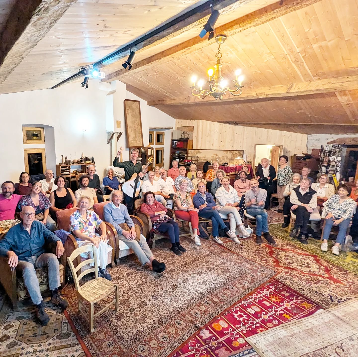 J'ai passรฉ un moment formidable ร jouer de la musique pour ces gens gentils ร Caunes-Minervois samedi soir. Merci ร Jacques et Gรฉrard de m'avoir engagรฉ et d'avoir promu le concert ๐ถ๐ค
