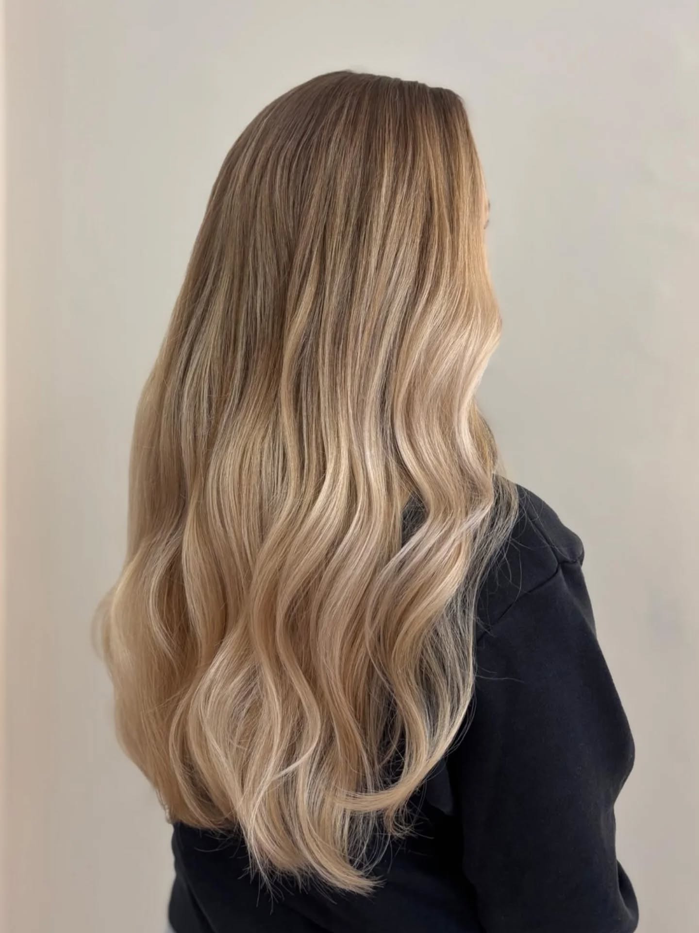 Vanilla chai blond 🤍
By @annikasbow
#annikasbow#bowhelsinki#parturikampaamobow#vanillachaiblond#chaiblonde#blondehair#hairideas#oribe#oribeobsessed#oribehairfinland#hairdressersoffinland#goldwell