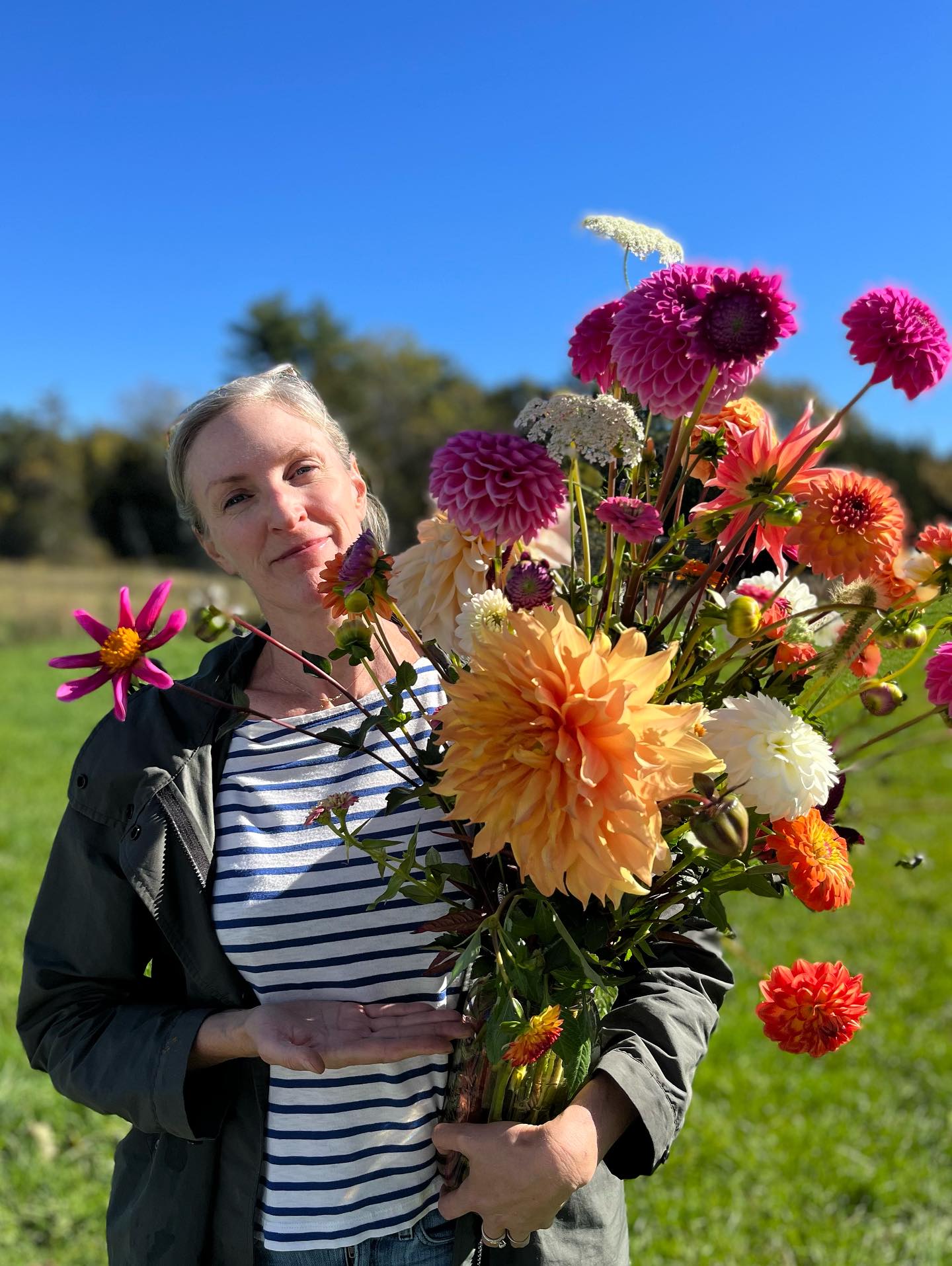 And, just like that, our last event flowers of the season have been delivered — for a lovely pre-wedding event at @gathergreene (second photo).
Our calendar is already filling up for 2026… Reach out if you’d like to be added to our floral dance card! A little wild, not overly structured, and definitely not fussy. All sustainably grown using regenerative, no-till practices.
#weddingflowers
#upstateny
#upstatewedding
#gathergreene
#wedding
#flowers
#upstate
#flowerstagram