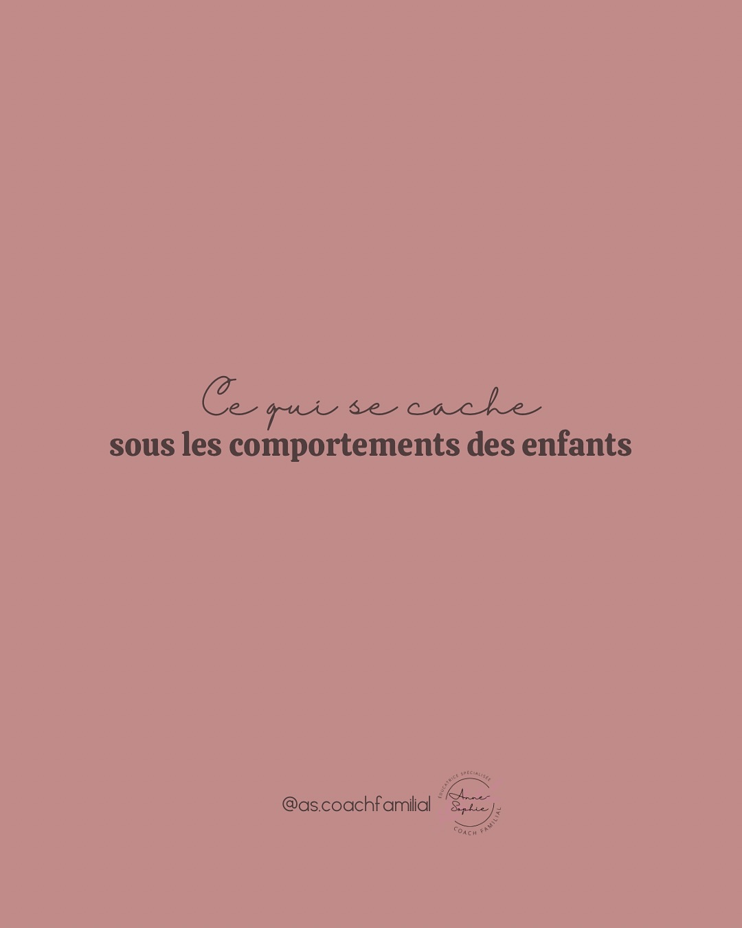 Sous un comportement difficile, il y a souvent bien plus que ce qu’on voit. 🧊
L’enfant qui crie, s’oppose ou frappe ne cherche pas à « provoquer » : il tente d’exprimer un besoin, une émotion qu’il ne sait pas encore nommer ou une habileté qu’il n’a pas encore développée.
L’iceberg des comportements nous invite à regarder sous la surface, là où se cachent la fatigue, la peur, la surcharge, le besoin de connexion…
L’iceberg des comportements est un outil visuel conçu pour aider les parents et les intervenants à mieux comprendre ce qui se cache derrière les réactions des enfants.
Au-dessus de l’eau, on retrouve les comportements visibles — crises, opposition, agitation, refus, pleurs.
Sous la surface, se trouvent les causes plus profondes : besoins non comblés, émotions intenses, fatigue, stress ou insécurité.
Cet outil favorise une approche bienveillante et développementale de la parentalité, en invitant à observer, comprendre et répondre plutôt qu’à réagir.
Idéal pour les milieux éducatifs, les rencontres familiales ou les suivis d’intervention.
À télécharger gratuitement sur ma boutique en ligne ! 🙂