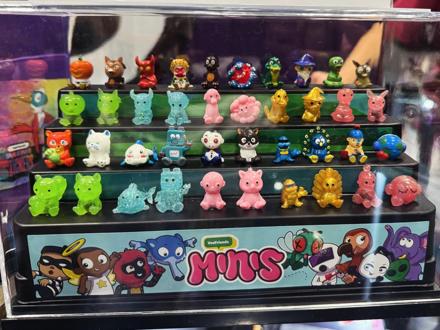 Sneak peak at season 5&6 @veefriends Minis!! Coming soon to a machine near you!
#VFMinis #LOUDVending
📸 @annebagg