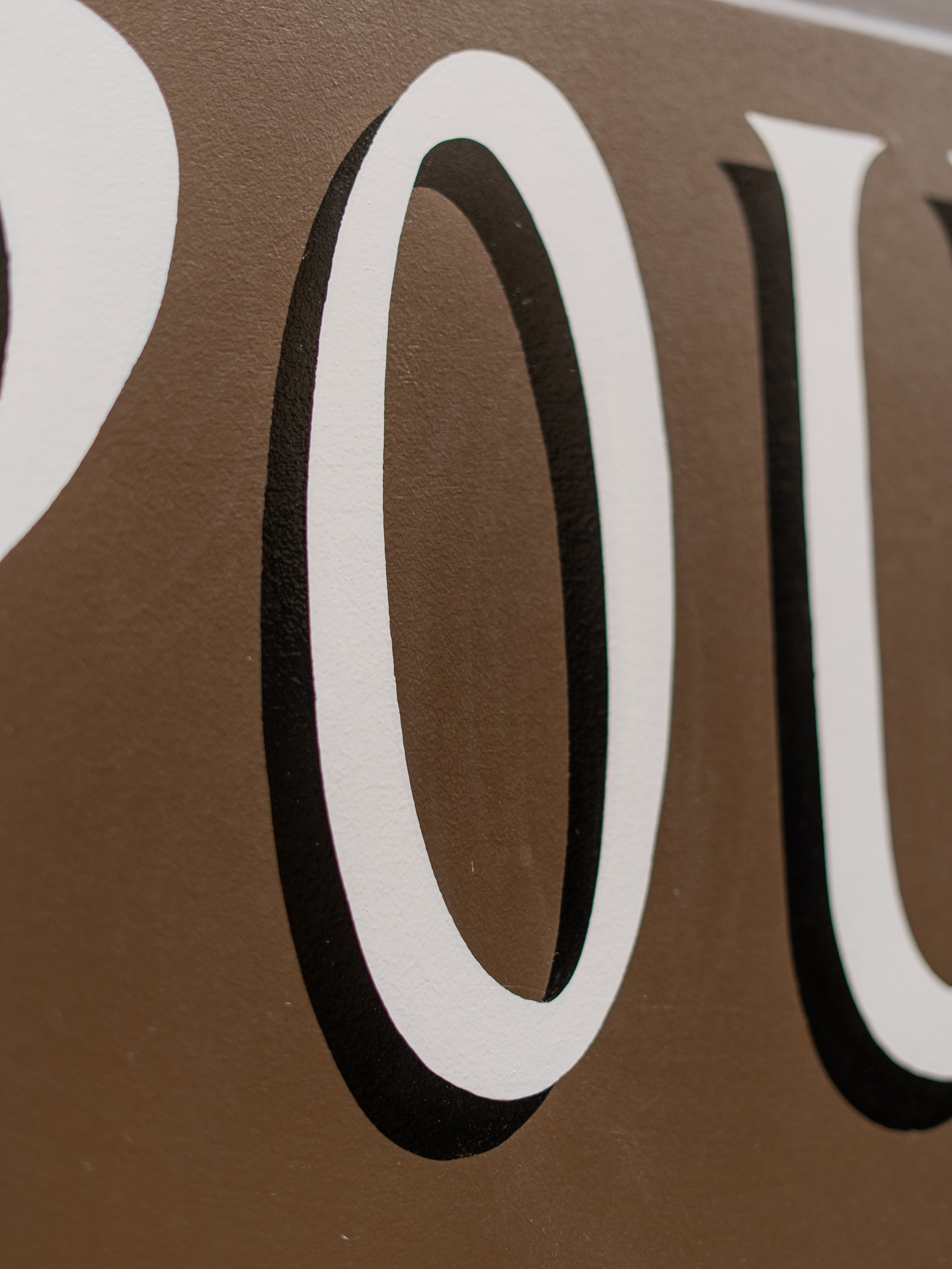 Gros plan sur la réalisation de l’enseigne pour @biscuiterie_pouget_sete au cœur de Sète,
Merci Tony pour la confiance 🙏
Merci @studio.maoliz pour les photos 📸
#enseigne #enseignepeinte #peintalamain #alwayshandpaint #signpaint #signpainting #handpainting #lettering #lettrage #handlettered #handlettering #peintreenlettres #signaletique #lettrage #artisan #artisanat #artisanart #luckylucien #sete #montpellier