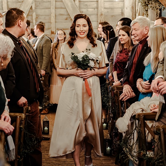 #hollywoodwave by me and gorgeous classic makeup by @blusheffectbysonja_mua last November on my lovely bride’s bridesmaid, don’t know where the year has gone but love looking back on these memories ❤️
#hairstyles #bridesquad #bridesmaids #hairbyme #surreyweddings #surreyhair #surreyweddinghair wedding hairstylist