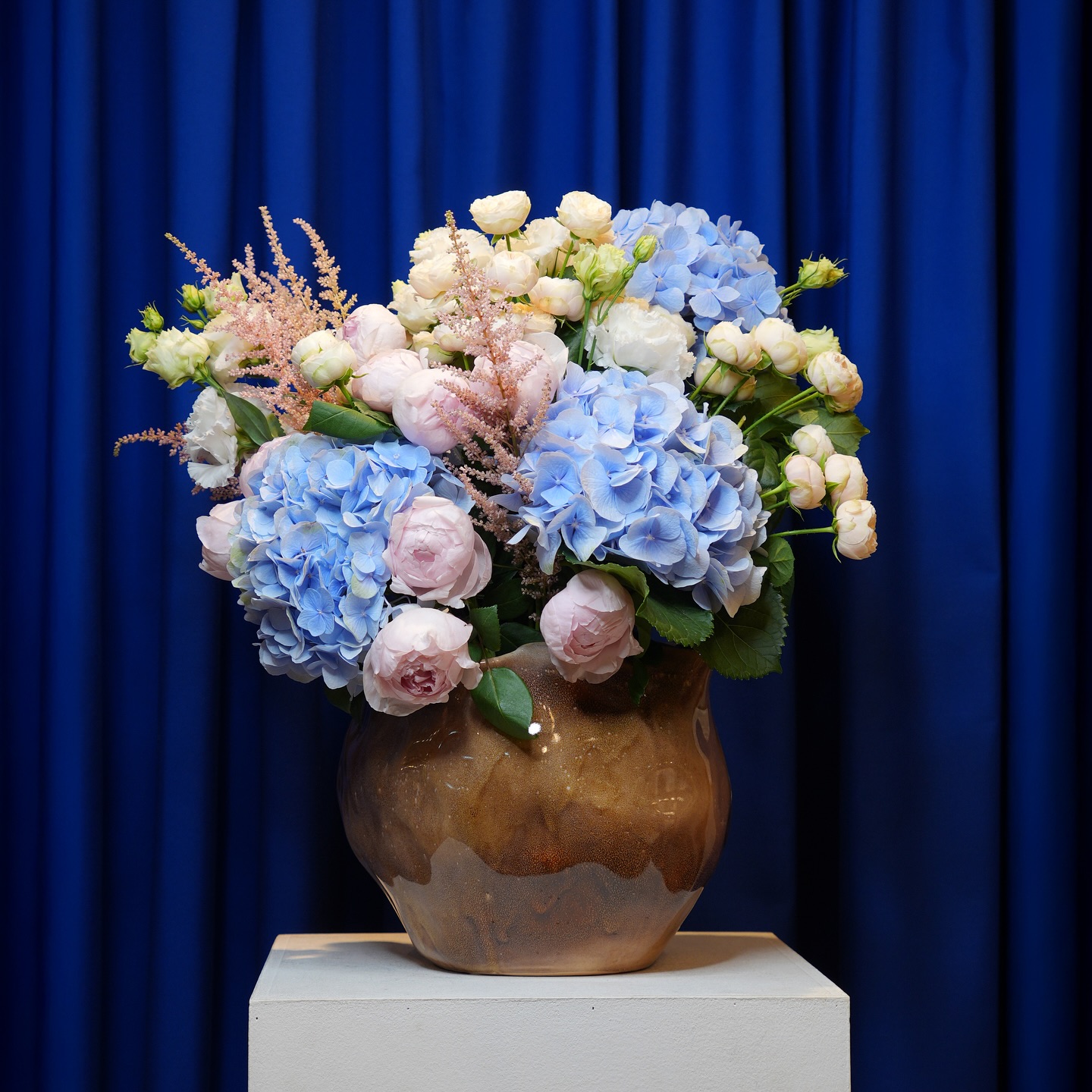 Dieser Herbst ist voller einer großen Auswahl an Blumen, Stilen, Sträußen, praktischen Vasen und Geschenken!
Immer online und offline!🌸