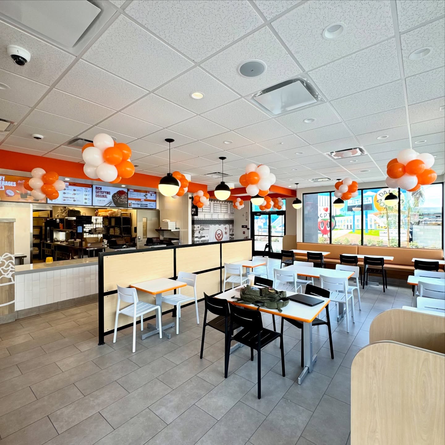 Serving up balloons as bold as @yoshinoya_america bowls ๐งก๐